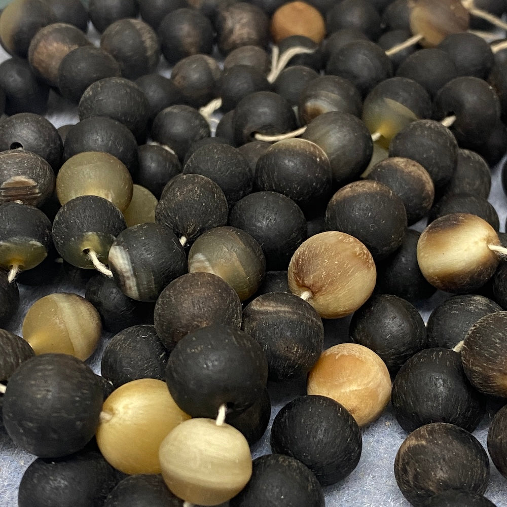 10~11mm Horn Beads - Round - (1 Strand)