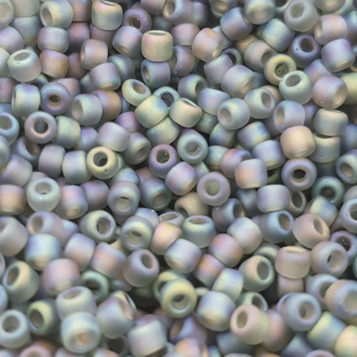 8/0 (#26fab) Grey Frosted AB - 22g Tube