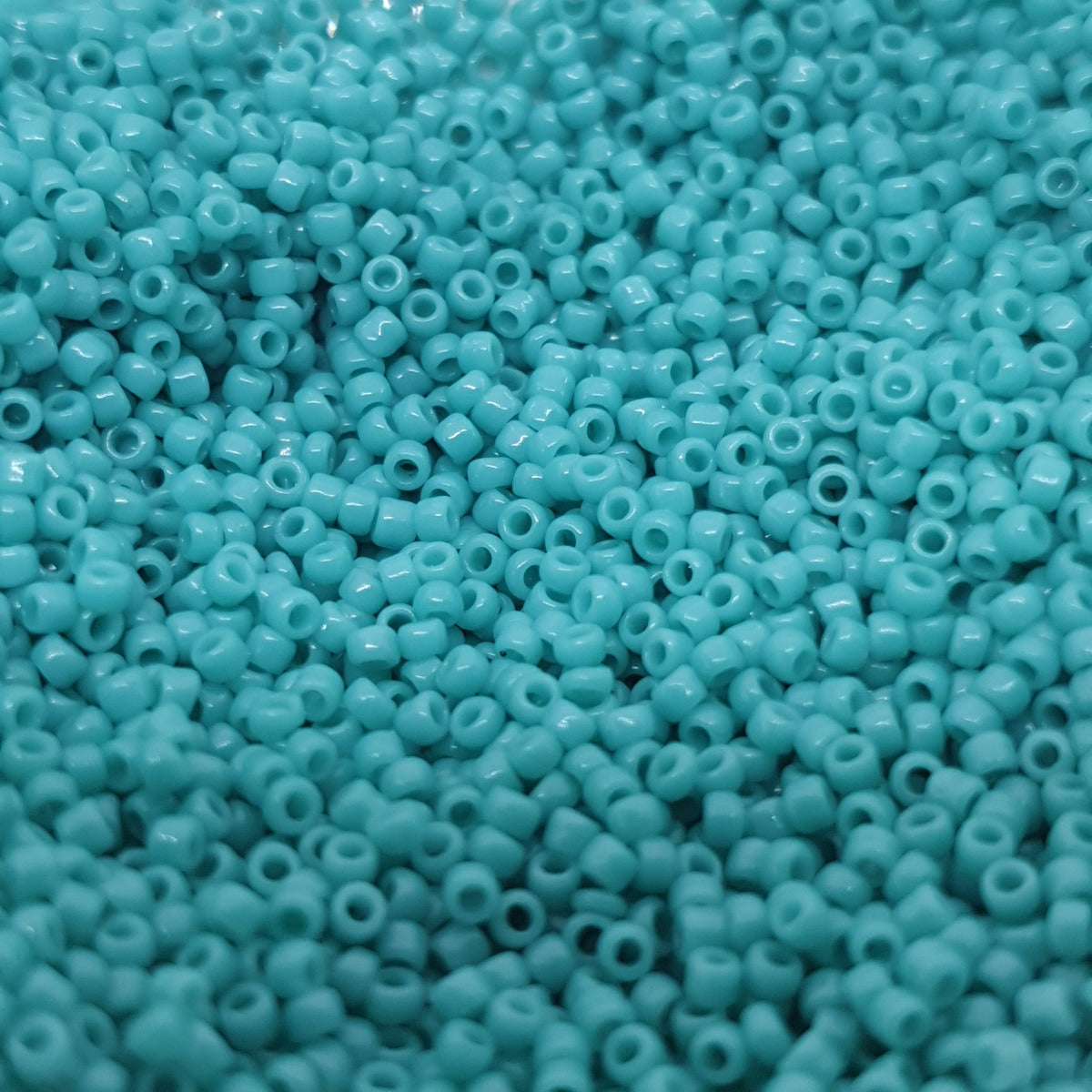 15/0 (#740) Turquoise Opaque - 10g Tube