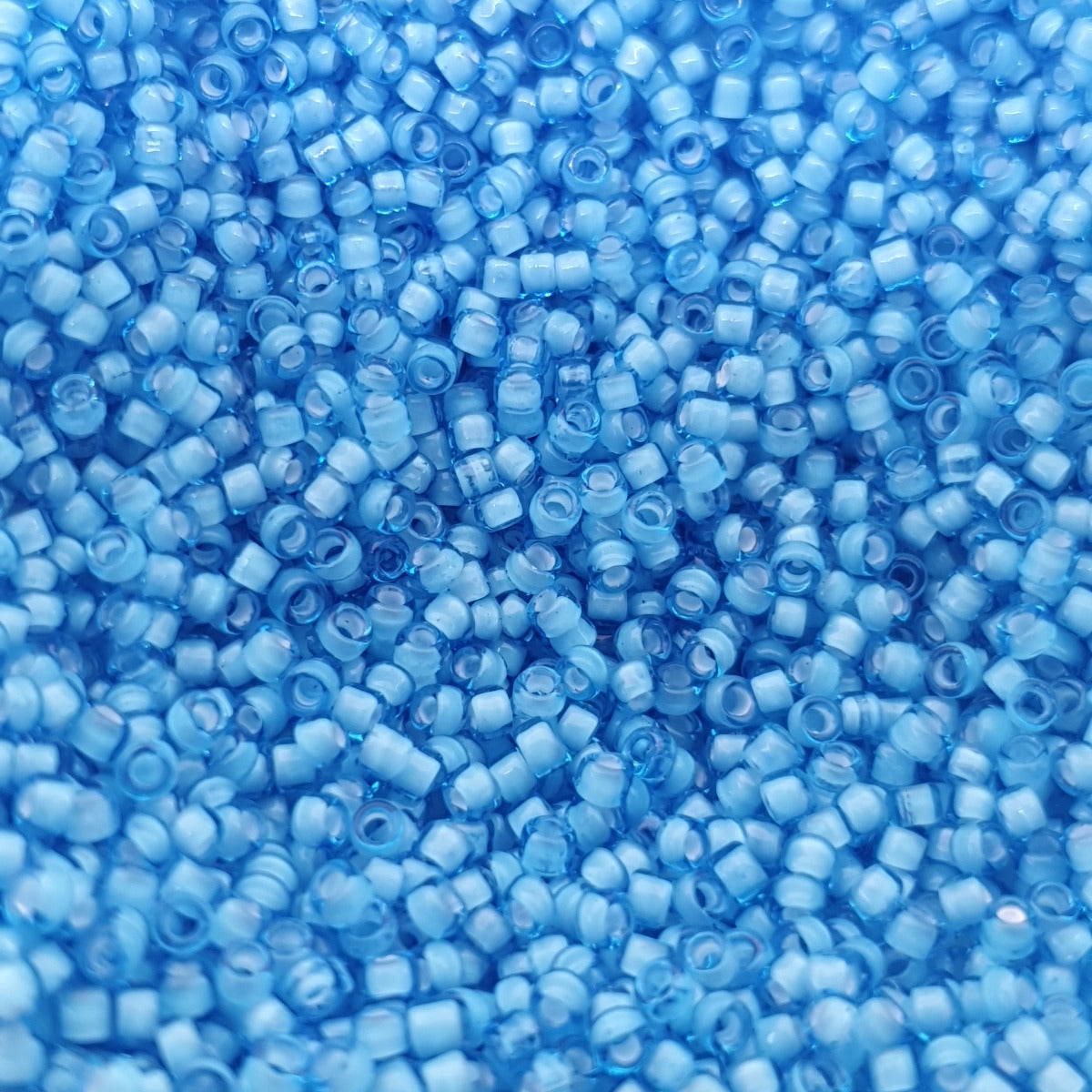 15/0 (#15/218) White Lined Aqua - 10g Tube