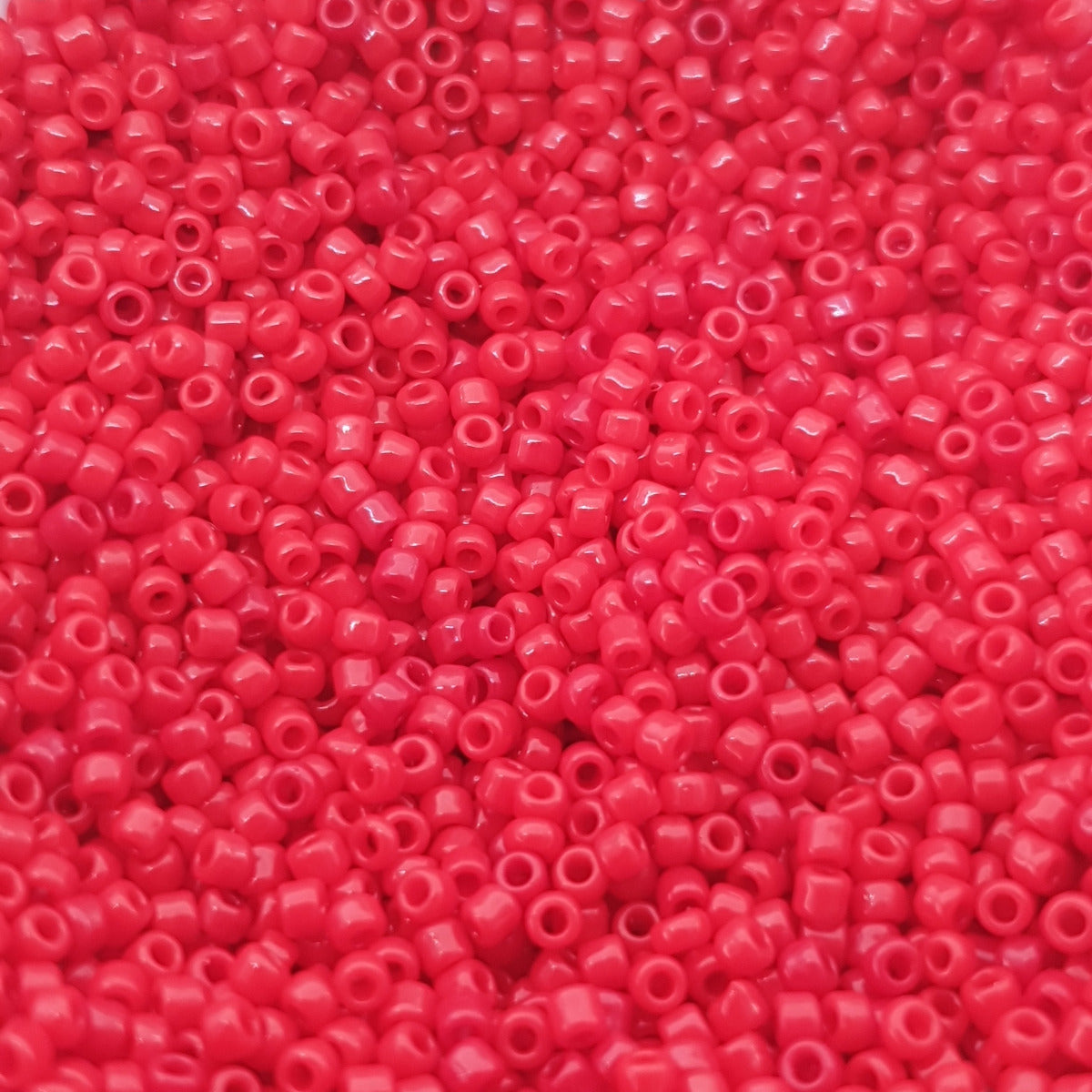 15/0 (#735) Red Opaque - 10g Tube