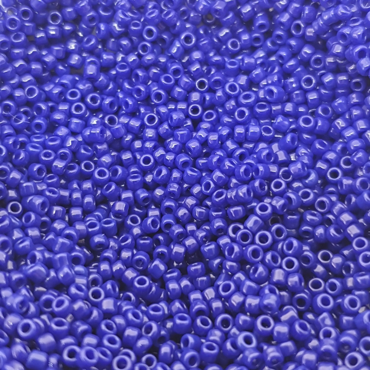 15/0 (#737) Dark Blue Opaque Lustre - 10g Tube