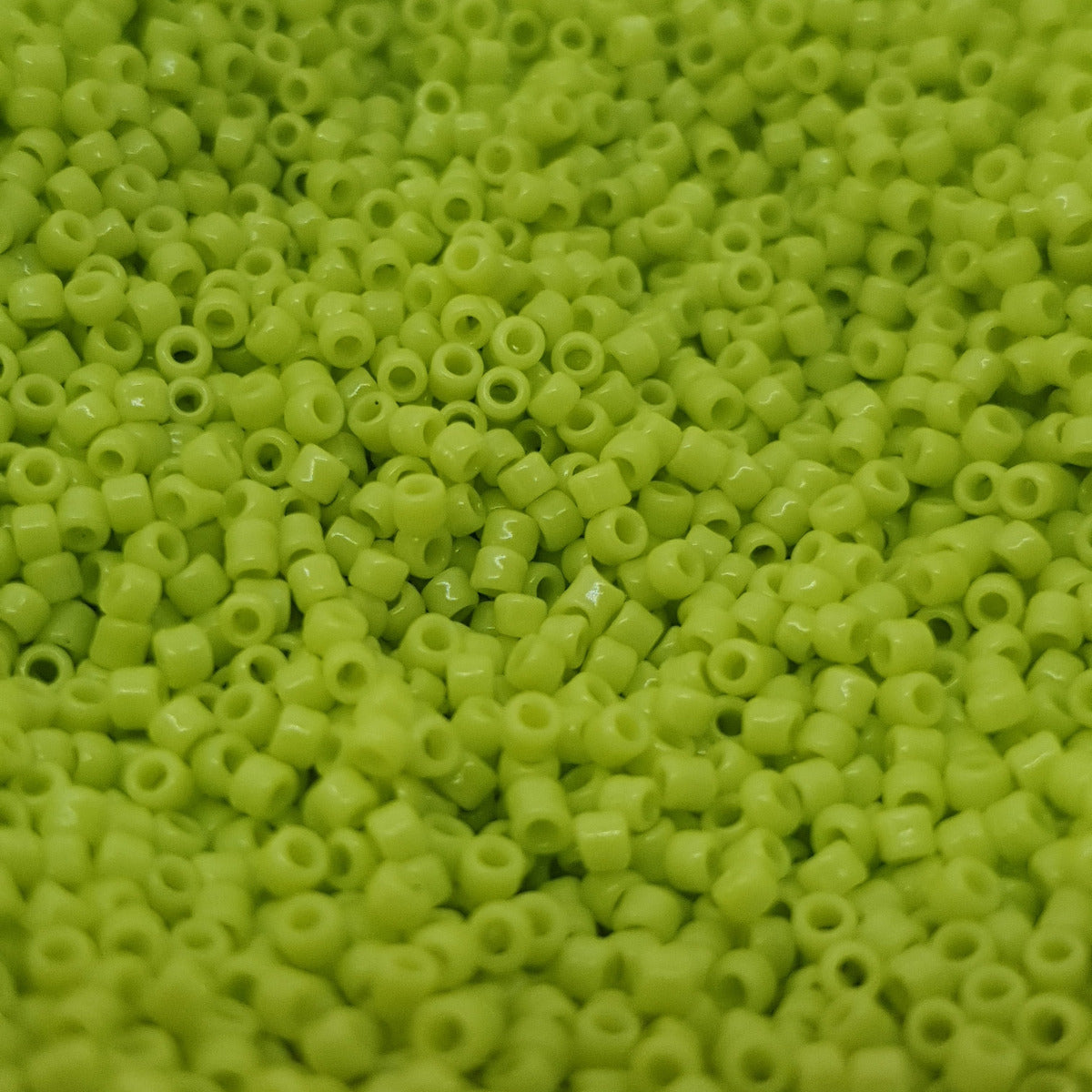 15/0 (#744) Lime Green Opaque - 10g Tube