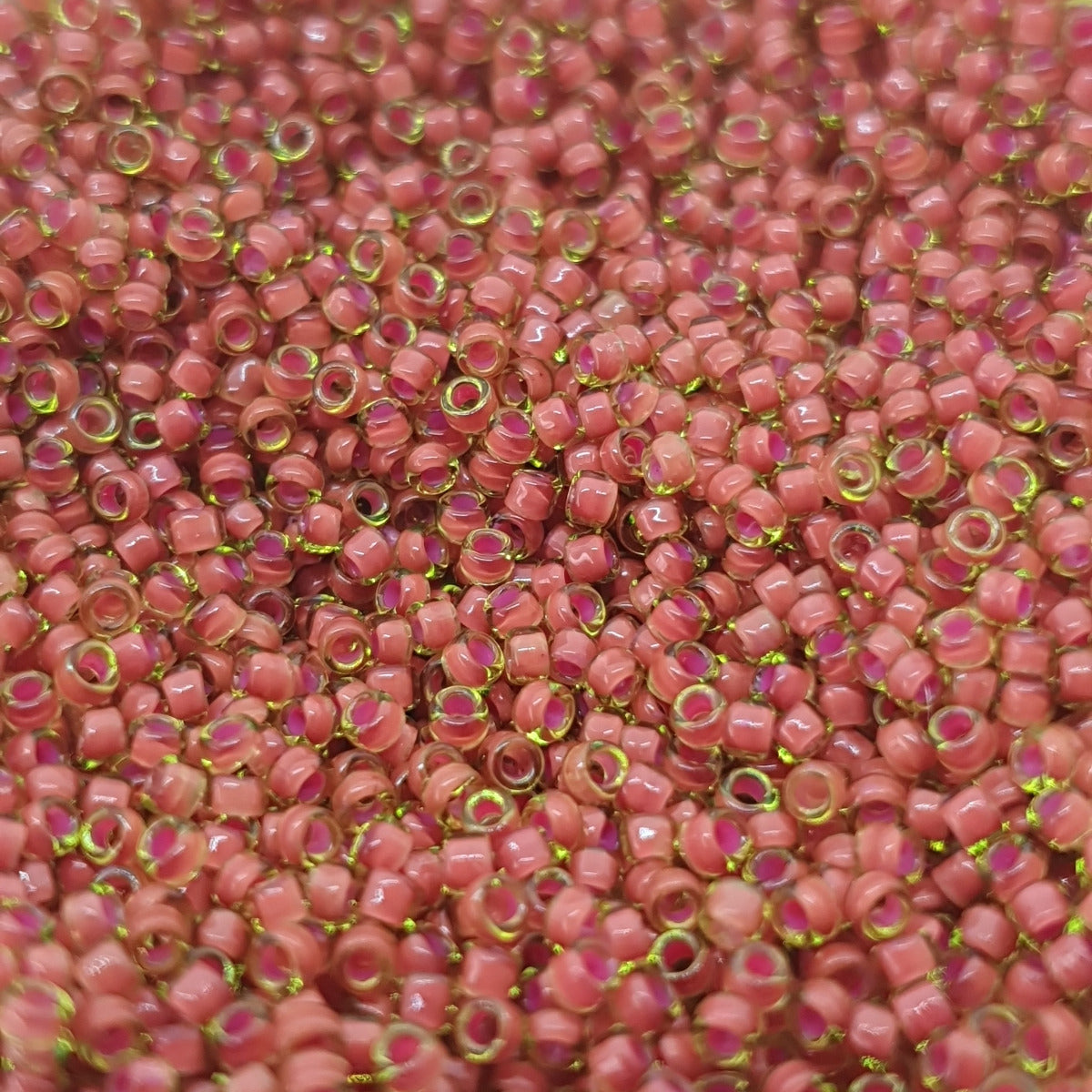 15/0 (#18/207) Fuchsia Lined Transparent Lime - 10g Tube