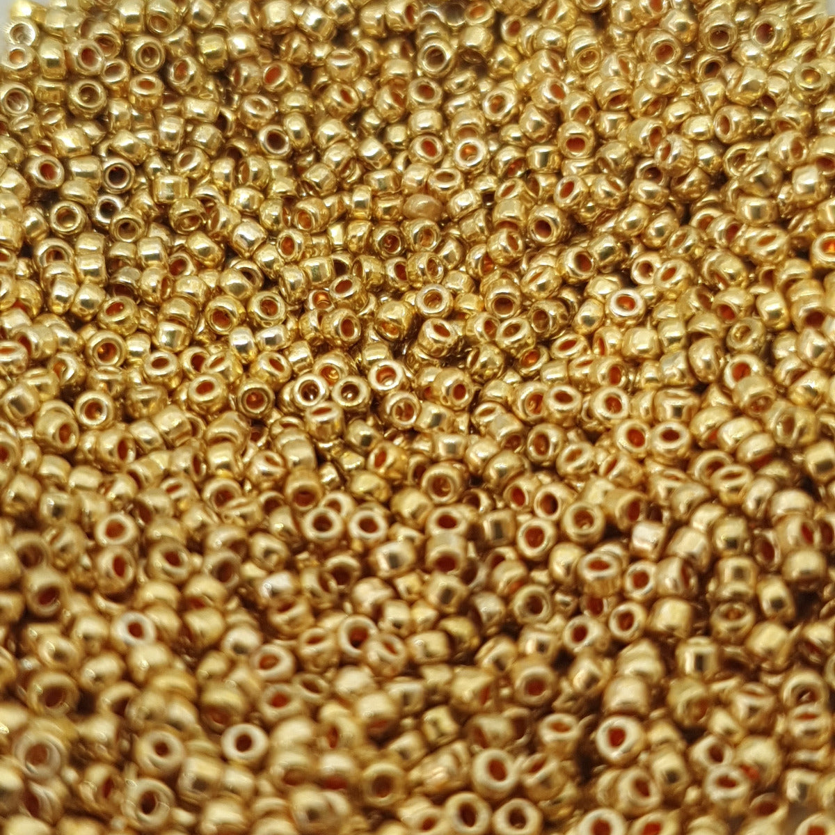 15/0 (#561) Gold Metallic - 10g Tube
