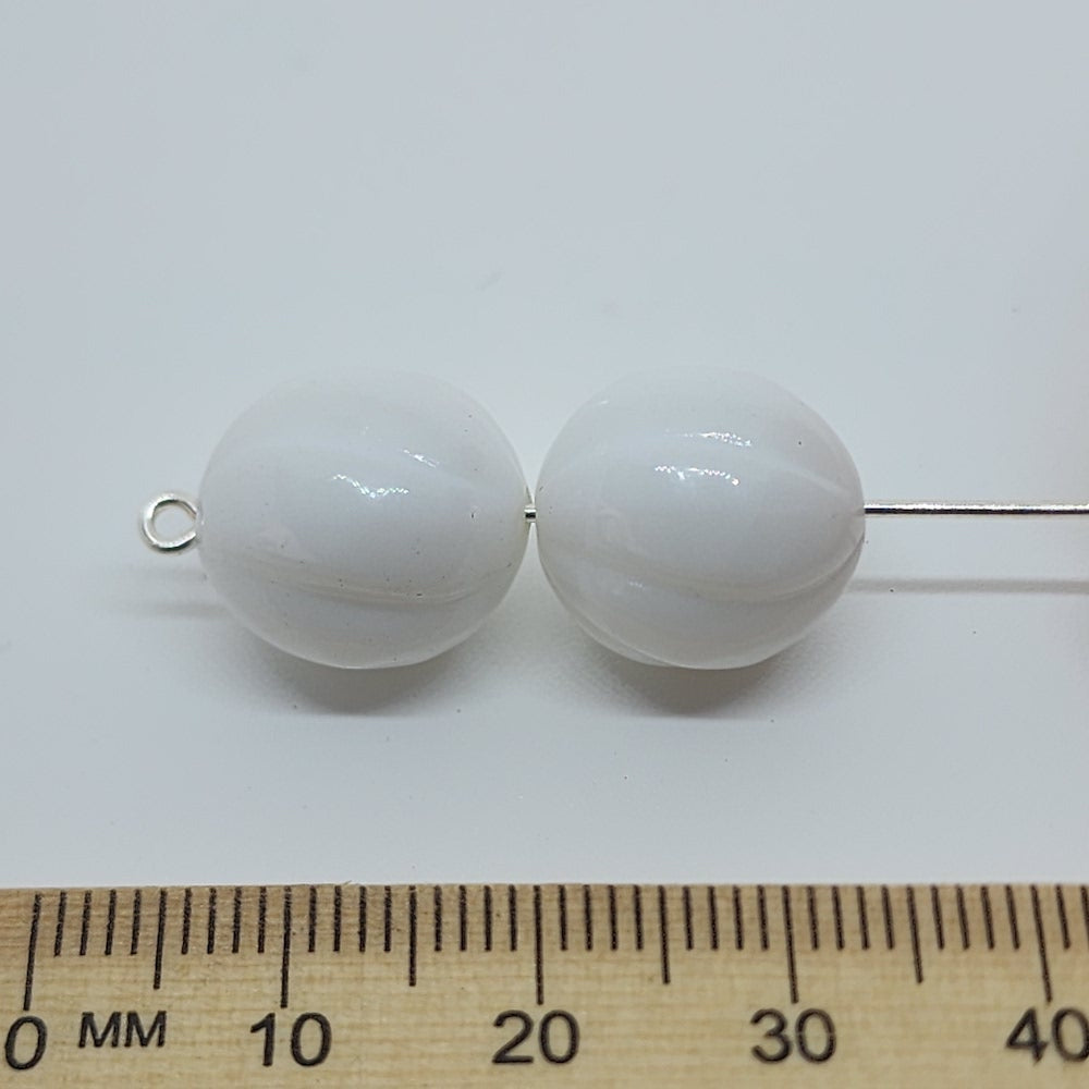 14mm Grooved Round Vintage Lucite Beads (10) - White