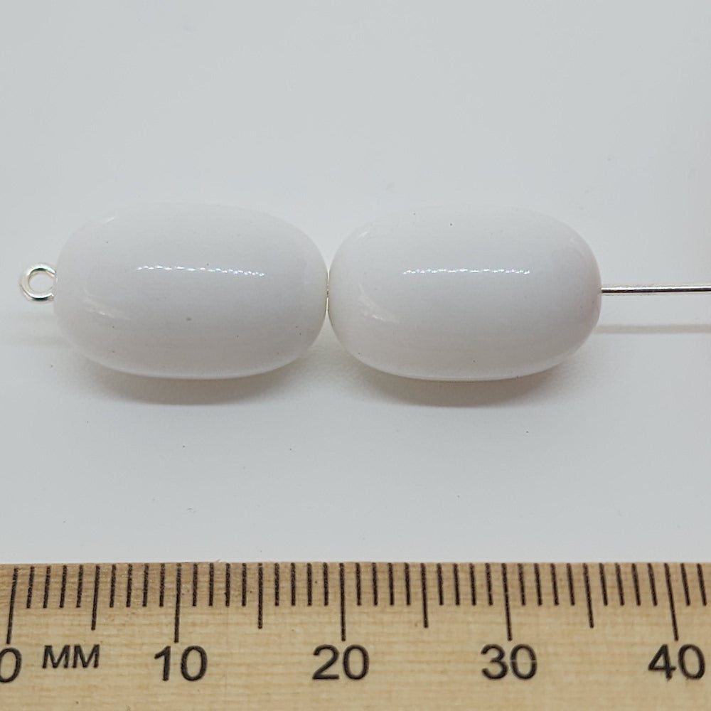 18x12mm Oval Vintage Lucite Beads (10) - White
