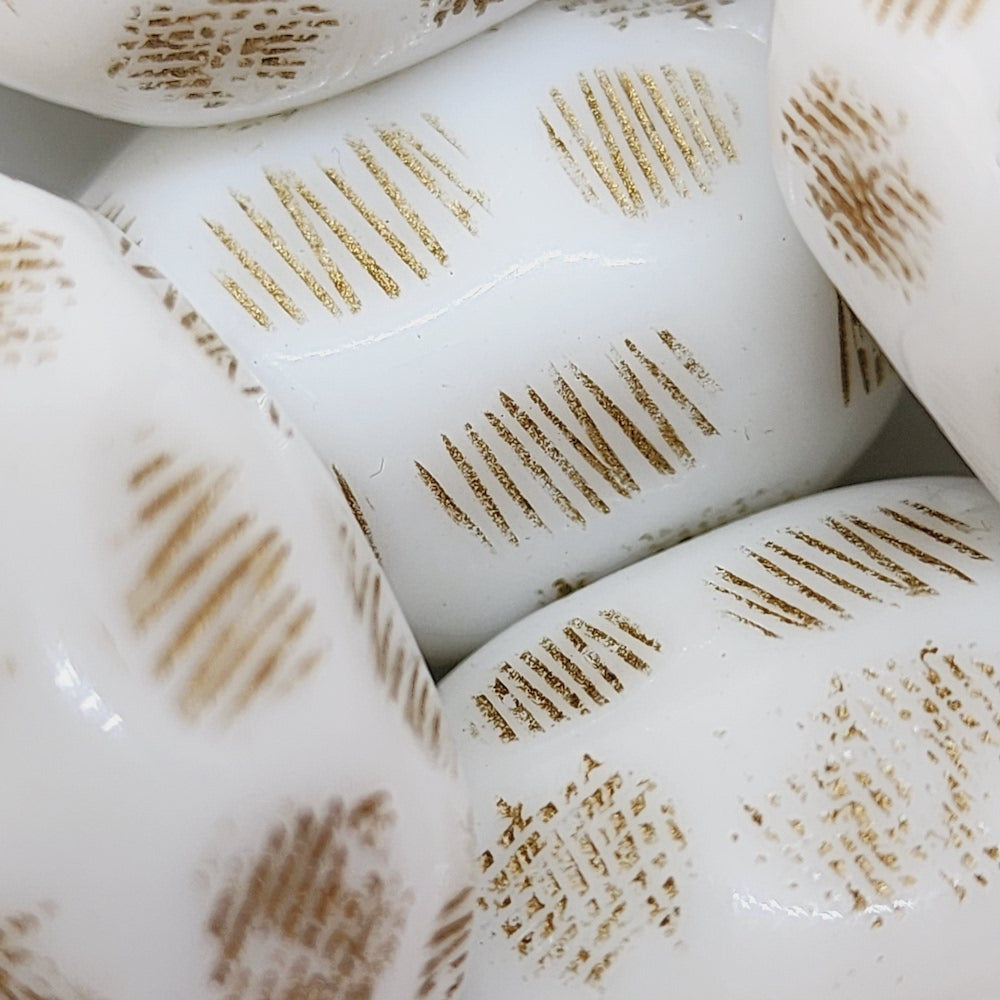 32x23mm Oval Vintage Lucite Beads (10) - White w. Gold