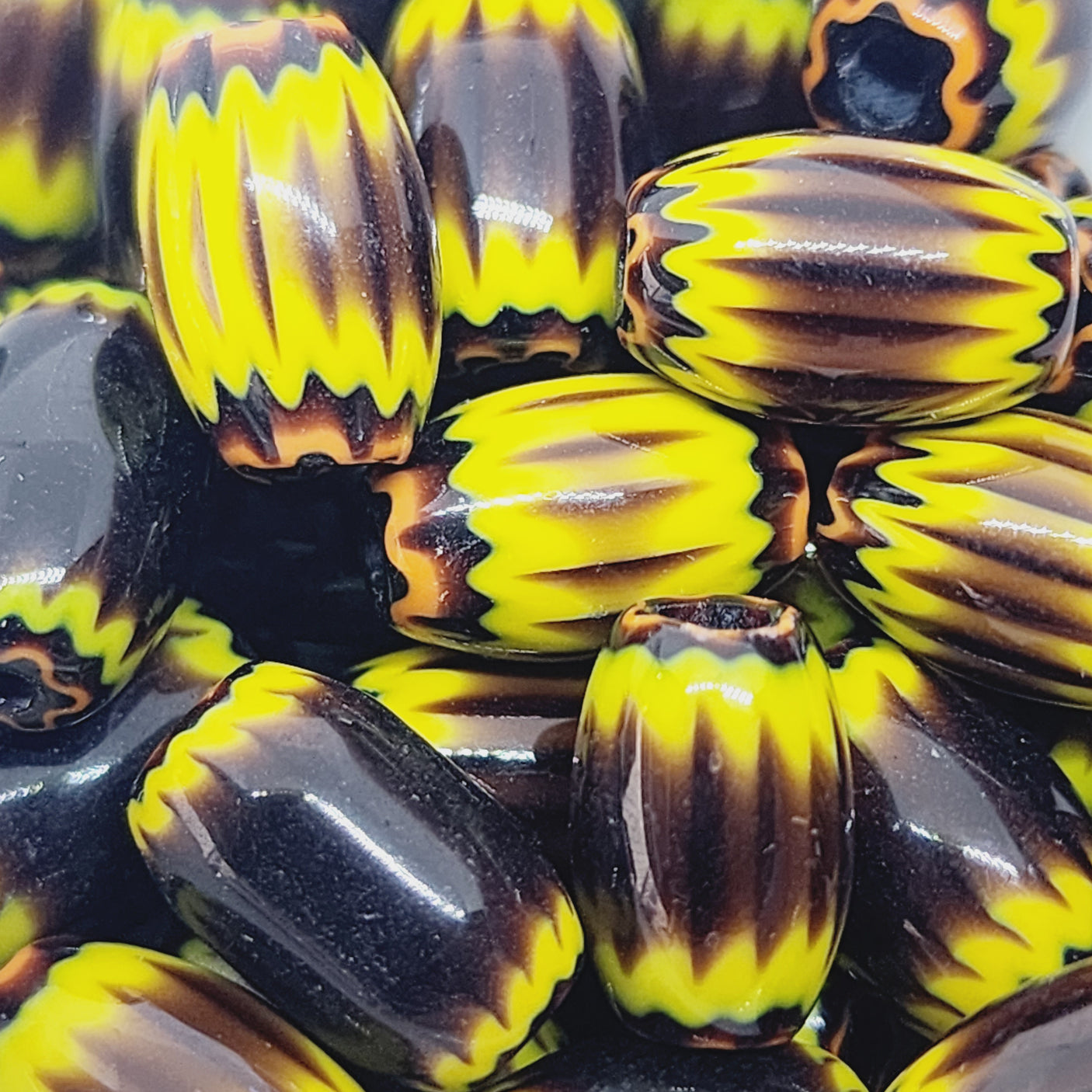 13x8~9mm Oval (10) - Aubergine & Yellow - Vintage Chevron Glass Beads