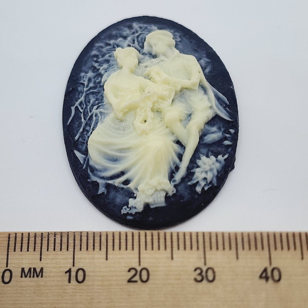 40x30mm Oval - Picnic (1) - Black & Ivory - Vintage Cameo - Bead Shack