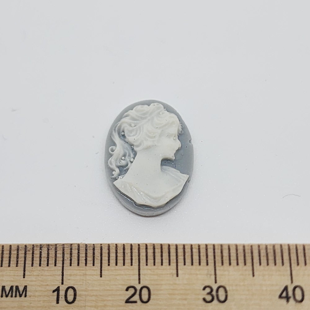 18x13mm Oval (1) - Facing Right - Grey & Ivory - Vintage Cameo