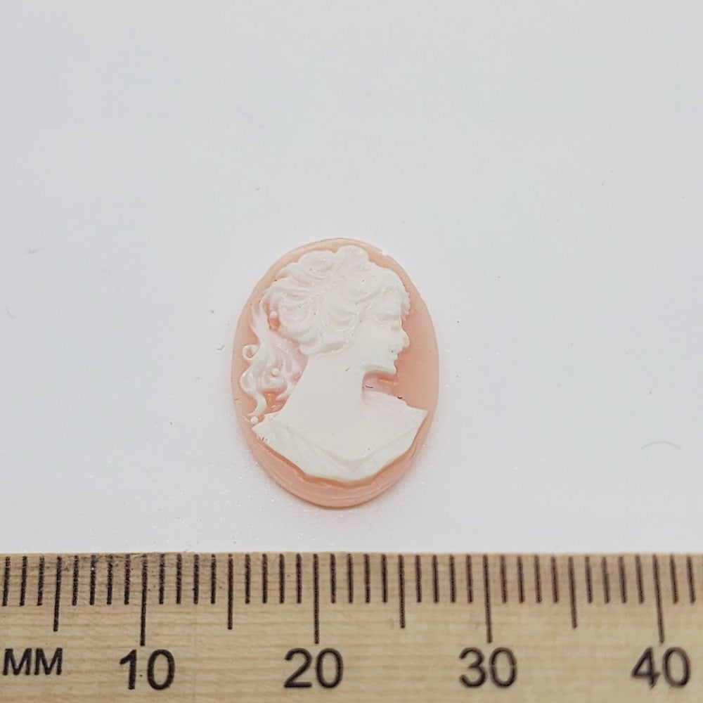 25x20mm Oval (1) - Facing Right - Peach & Ivory - Vintage Cameo