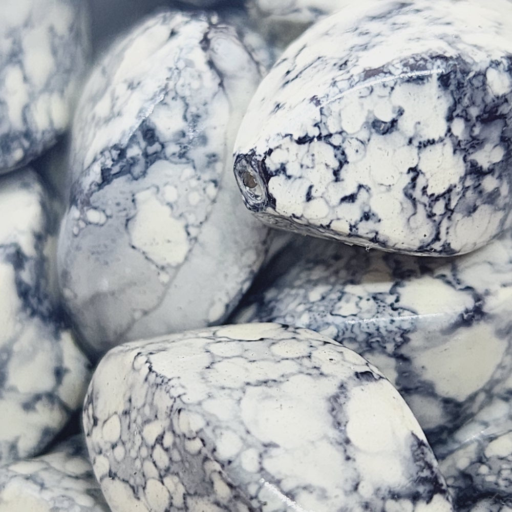 23x16mm Twisted Oval (25) - White/Grey - Pottery Look Lucite Beads - Glossy