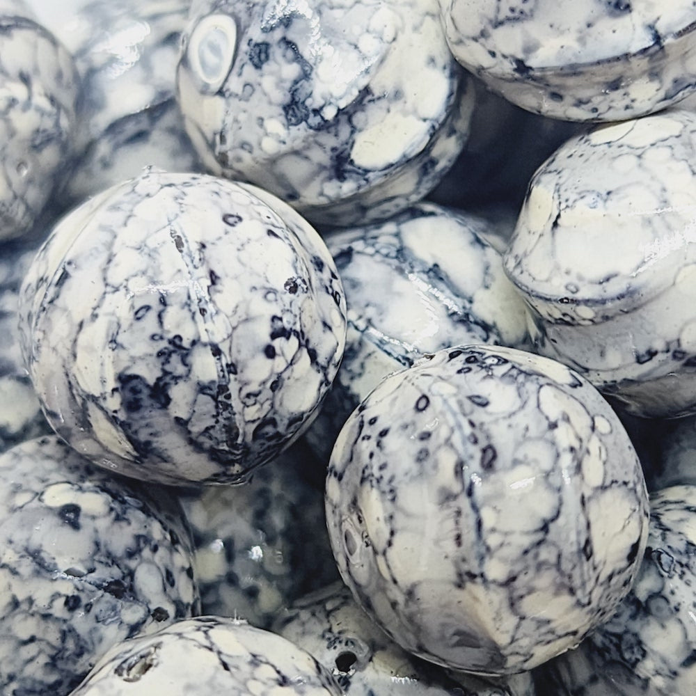 14mm Round Nut (25) - White/Grey - Pottery Look Lucite Beads - Glossy