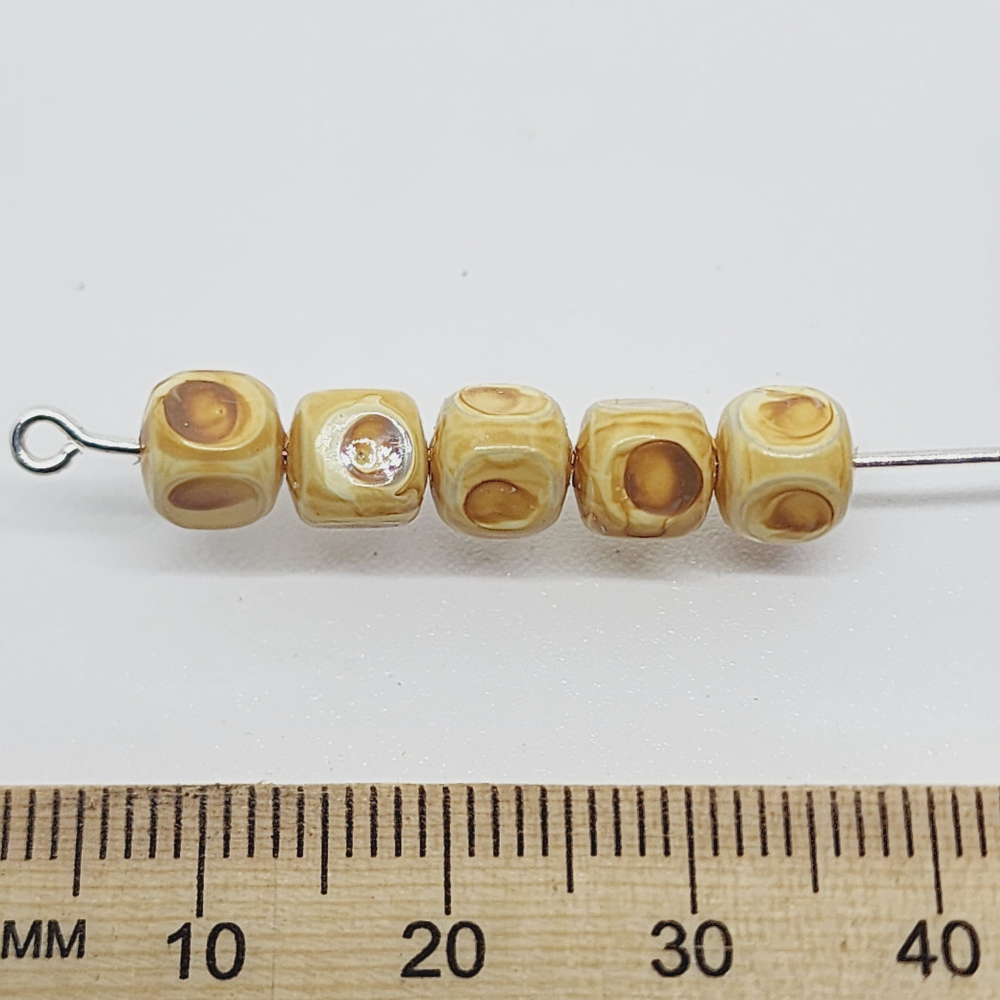 6mm Cube (50) - Cream - Vintage Wood Veneer Marbled Effect Beads