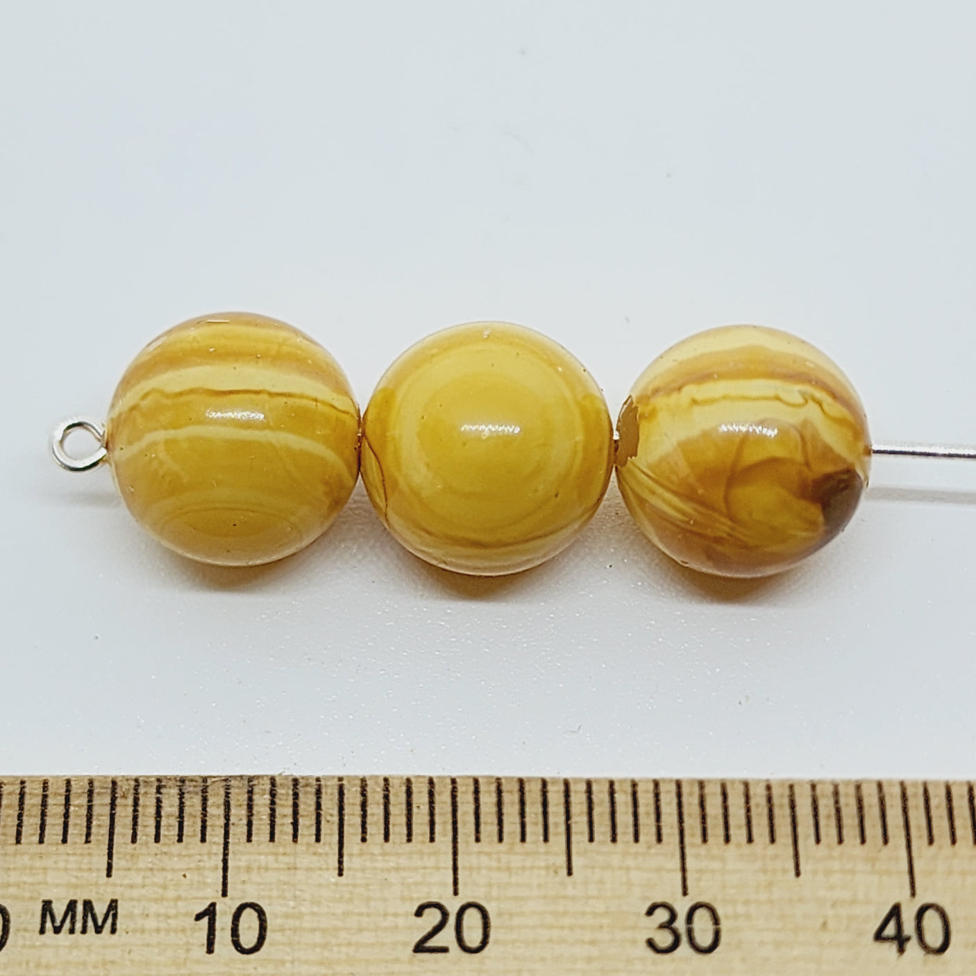12mm Round (25) - Cream - Vintage Wood Veneer Marbled Effect Beads