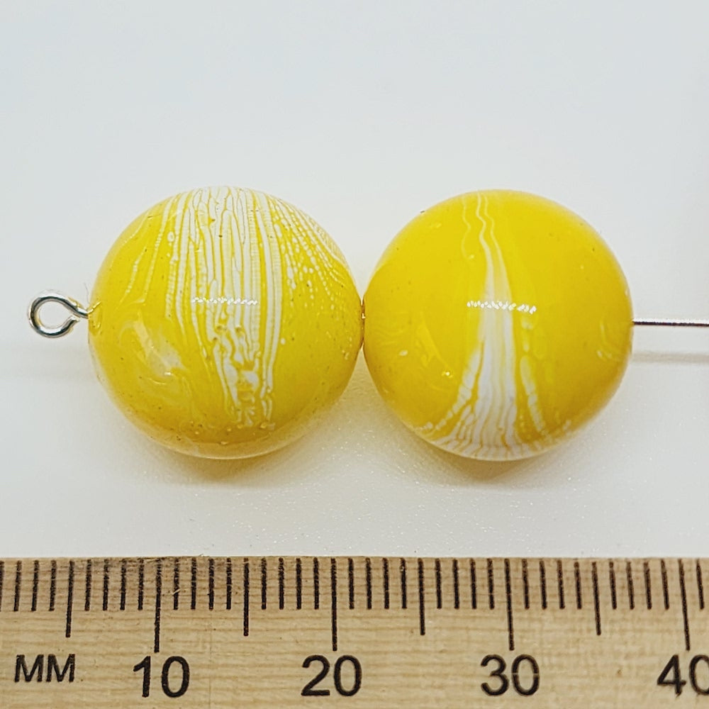 16mm Round (10) - Yellow - Vintage Pastel Marbled Effect Beads