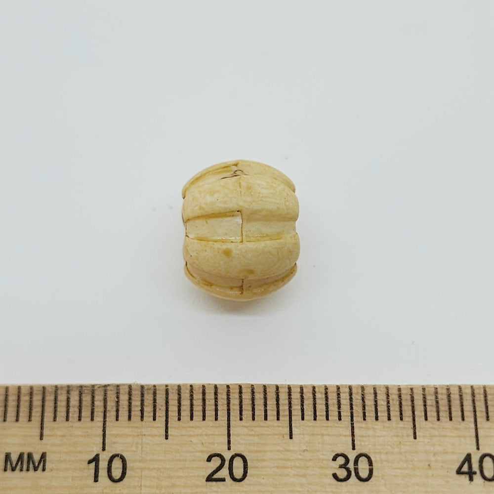 10x11mm Onion (25) - Cream - Vintage Lucite Beads