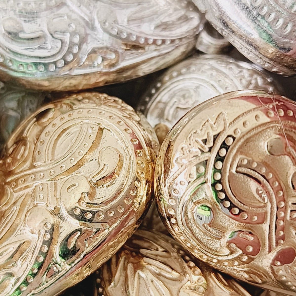 31x18mm Art Deco Teardrop (5) - Gold - Vintage Metalised Pendants