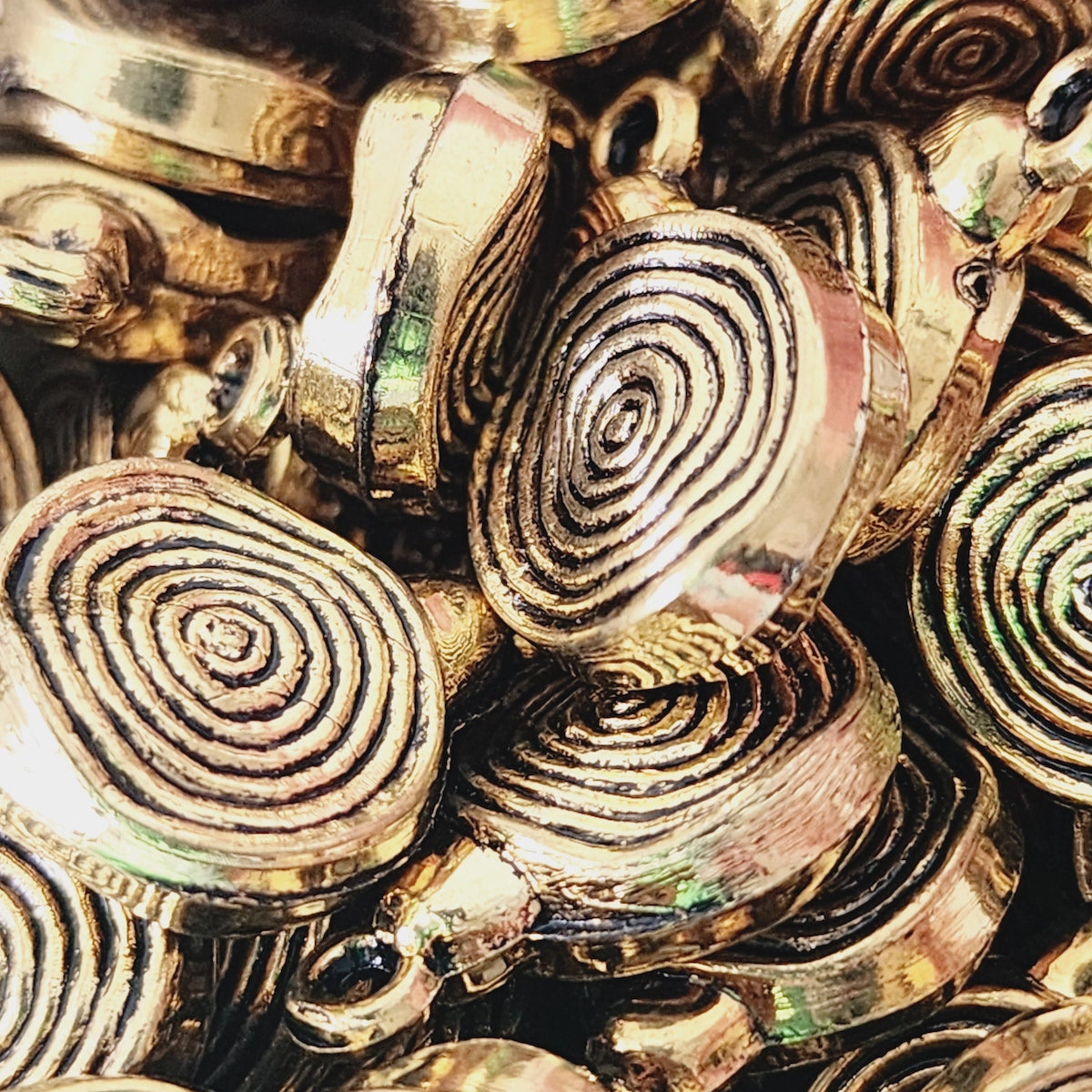 18x16mm Spiral (25) - Antique Gold - Vintage Metalised Charms