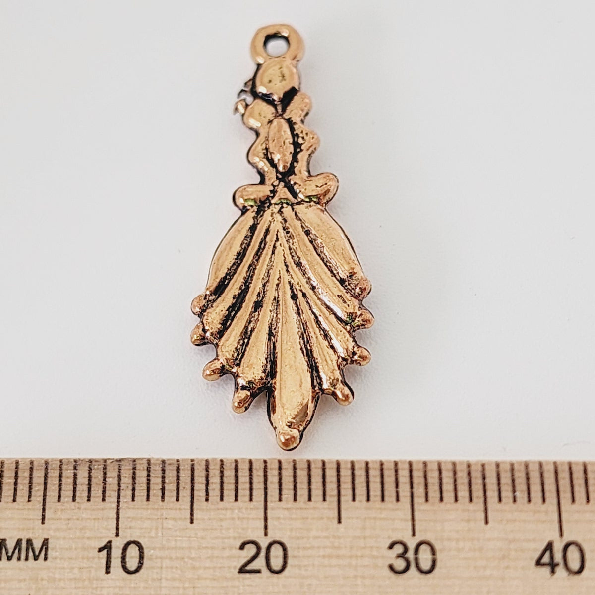 35x14mm Fan (25) - Antique Gold - Vintage Metalised Charms
