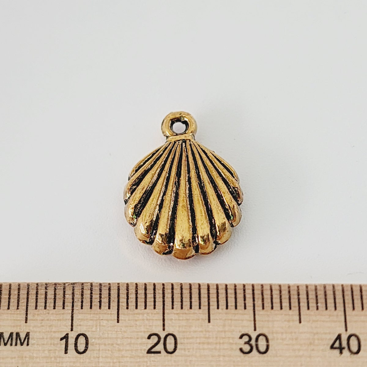 20x10mm Fan Shell (25) - Antique Gold - Vintage Metalised Charms