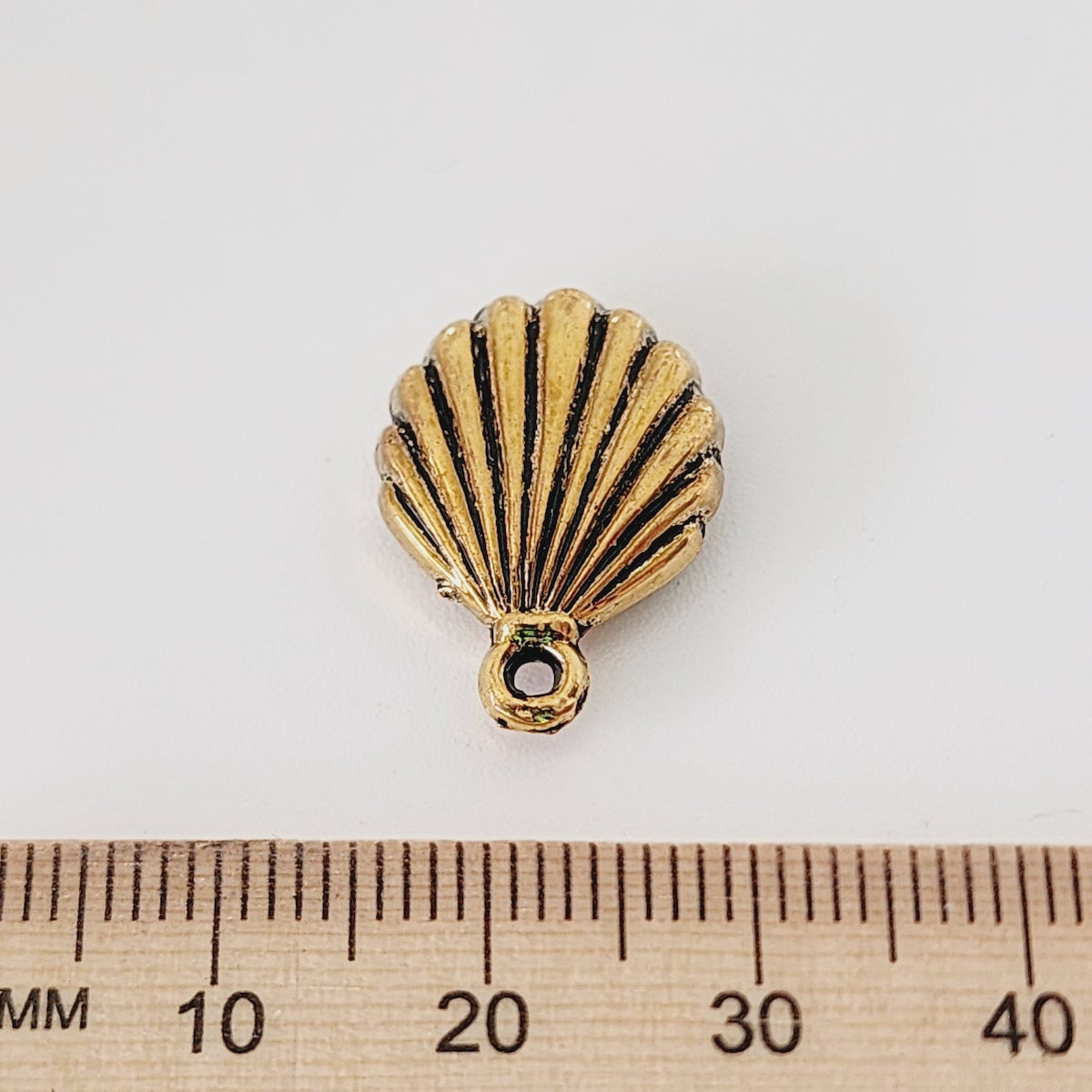 20x10mm Fan Shell (25) - Antique Gold - Vintage Metalised Charms