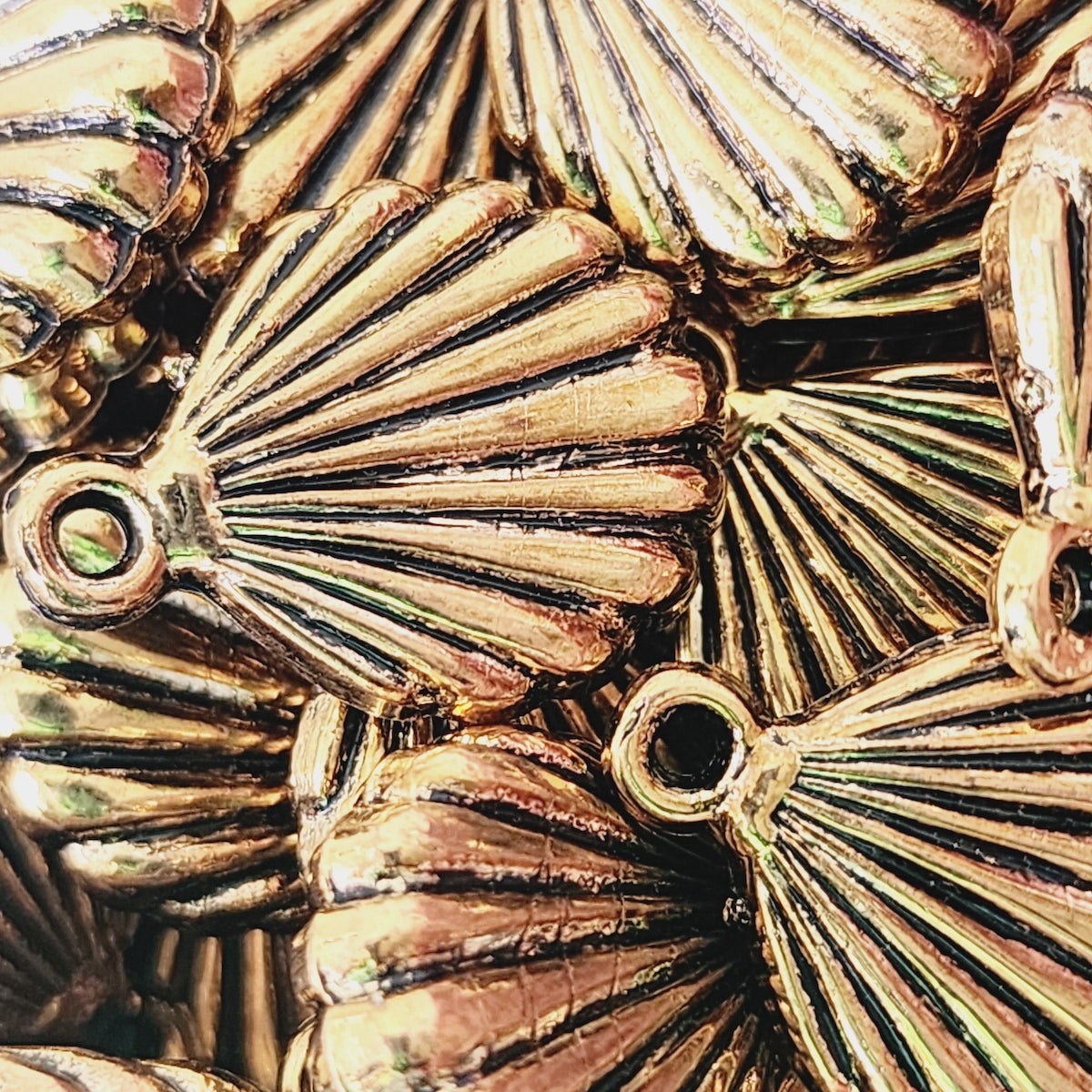 20x10mm Fan Shell (25) - Antique Gold - Vintage Metalised Charms