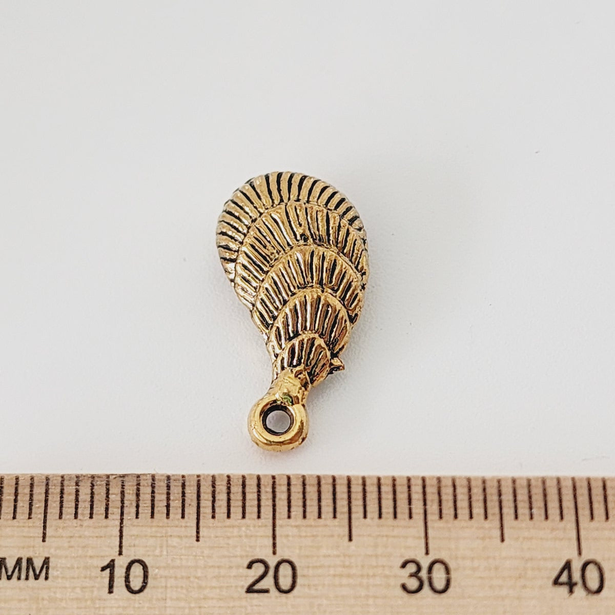 20x15mm Cockle Shell (25) - Antique Gold - Vintage Metalised Charms
