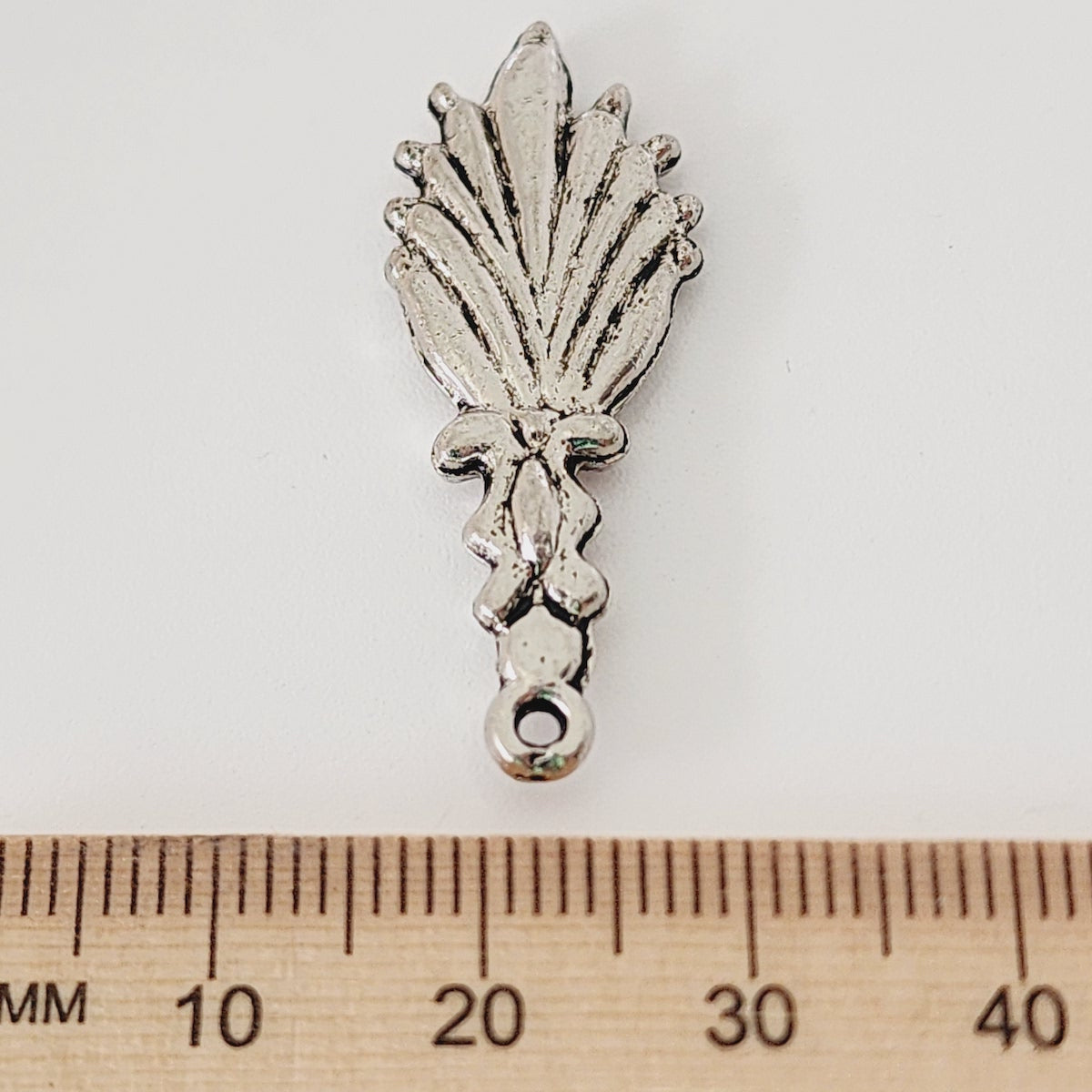 35x14mm Fan (25) - Antique Silver - Vintage Metalised Charms