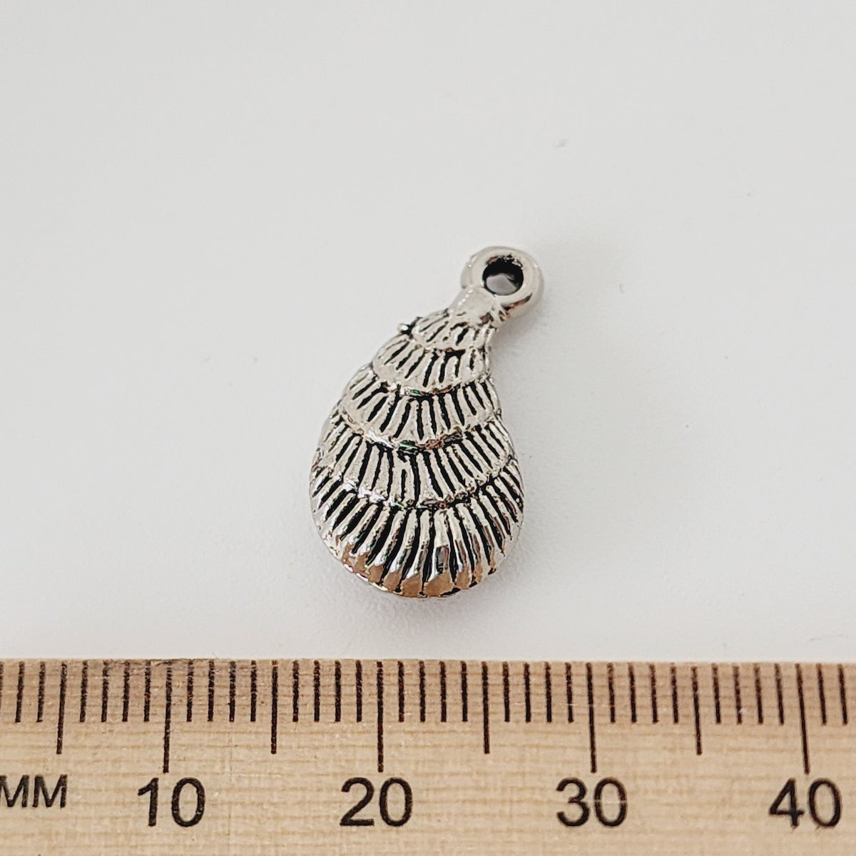 20x15mm Cockle Shell (25) - Antique Silver - Vintage Metalised Charms