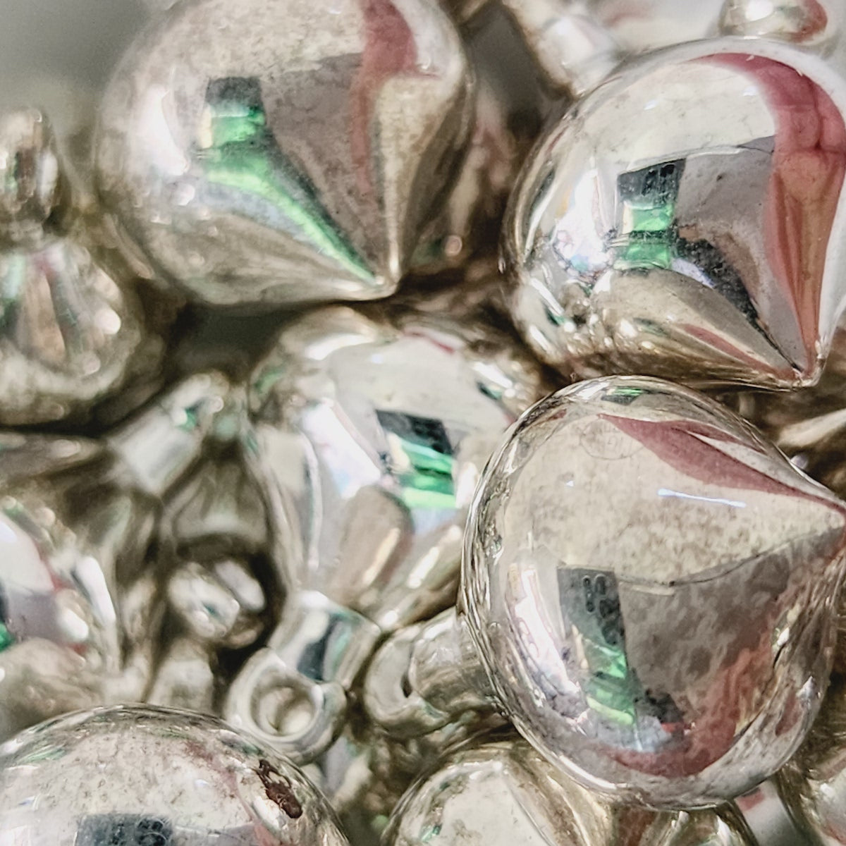 20x14mm Pointed Sphere Pendulum (10) - Silver - Vintage Metalised Pendants