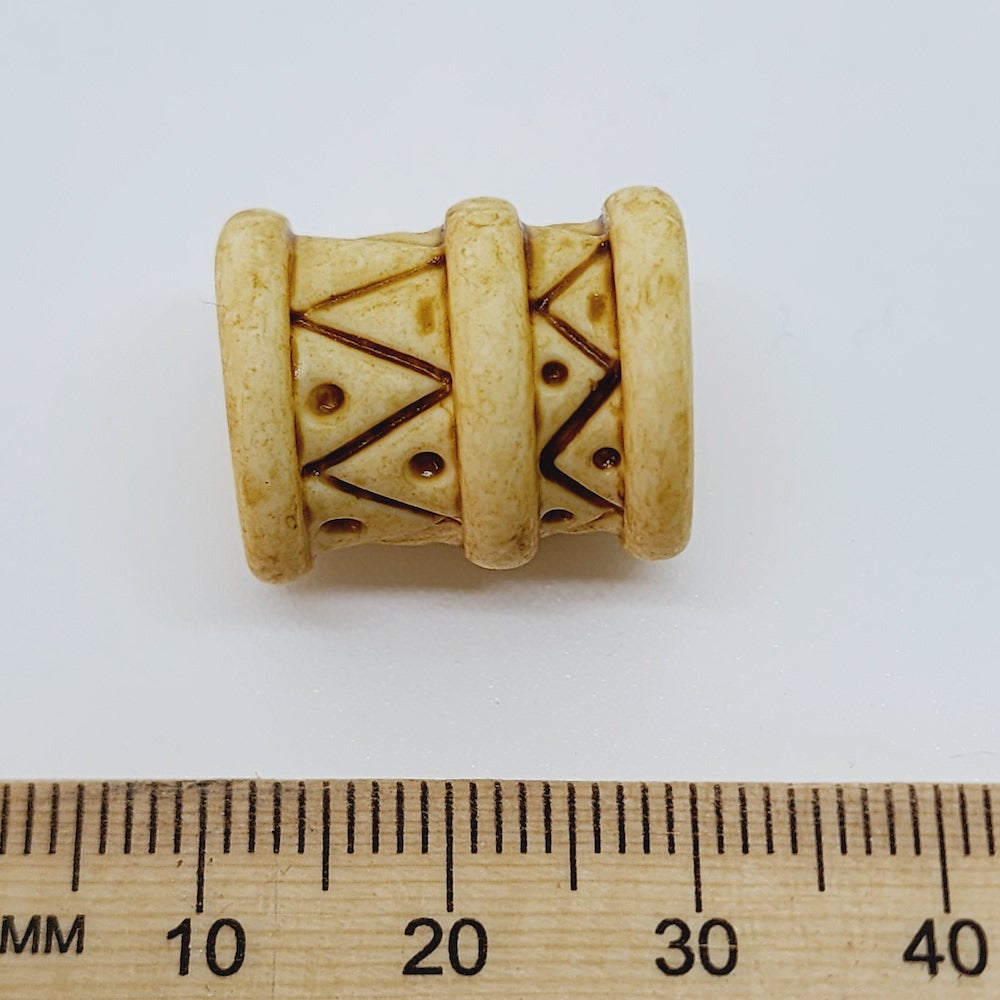 18mm Tube (10) - Dark Cream - Vintage Lucite Beads