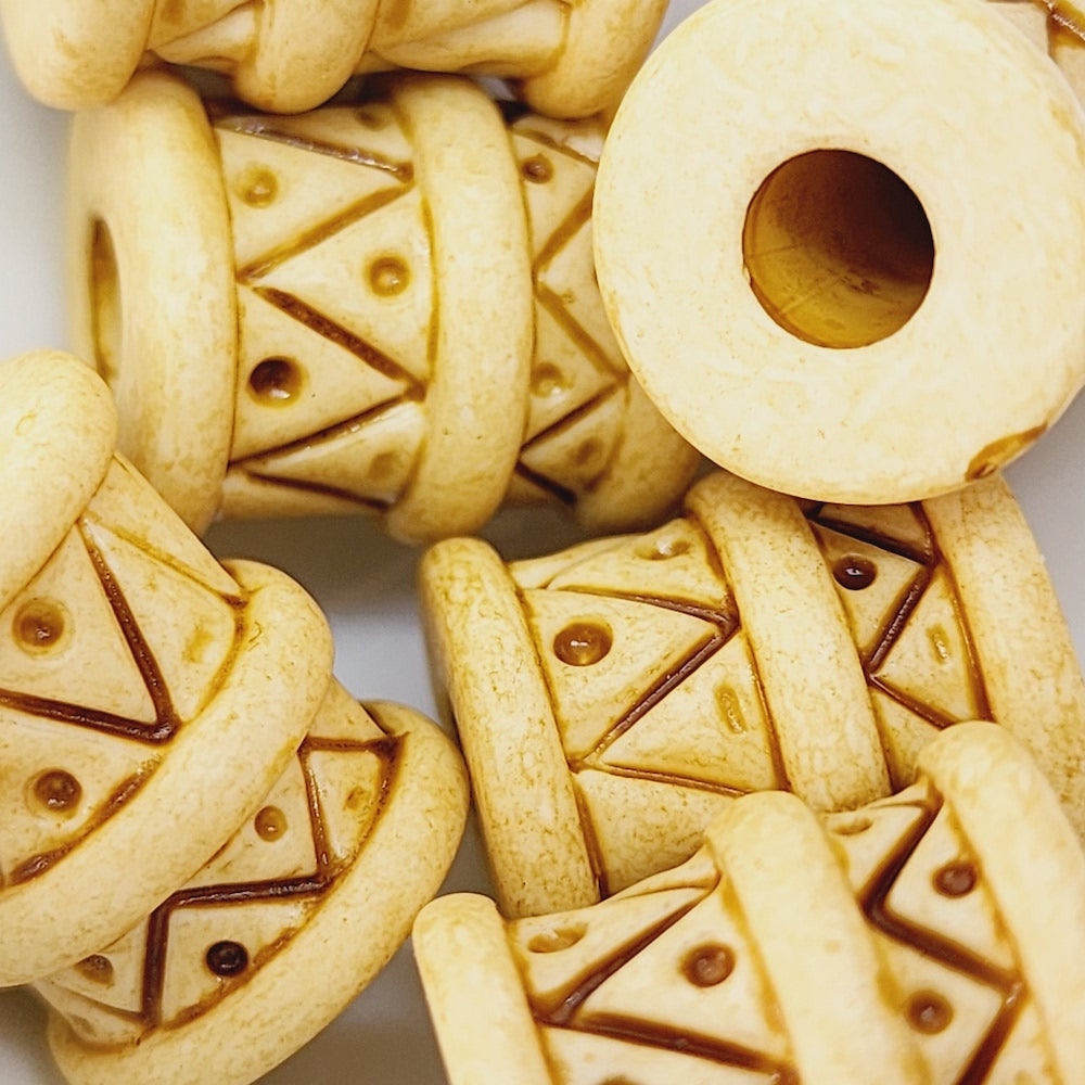 18mm Tube (10) - Dark Cream - Vintage Lucite Beads