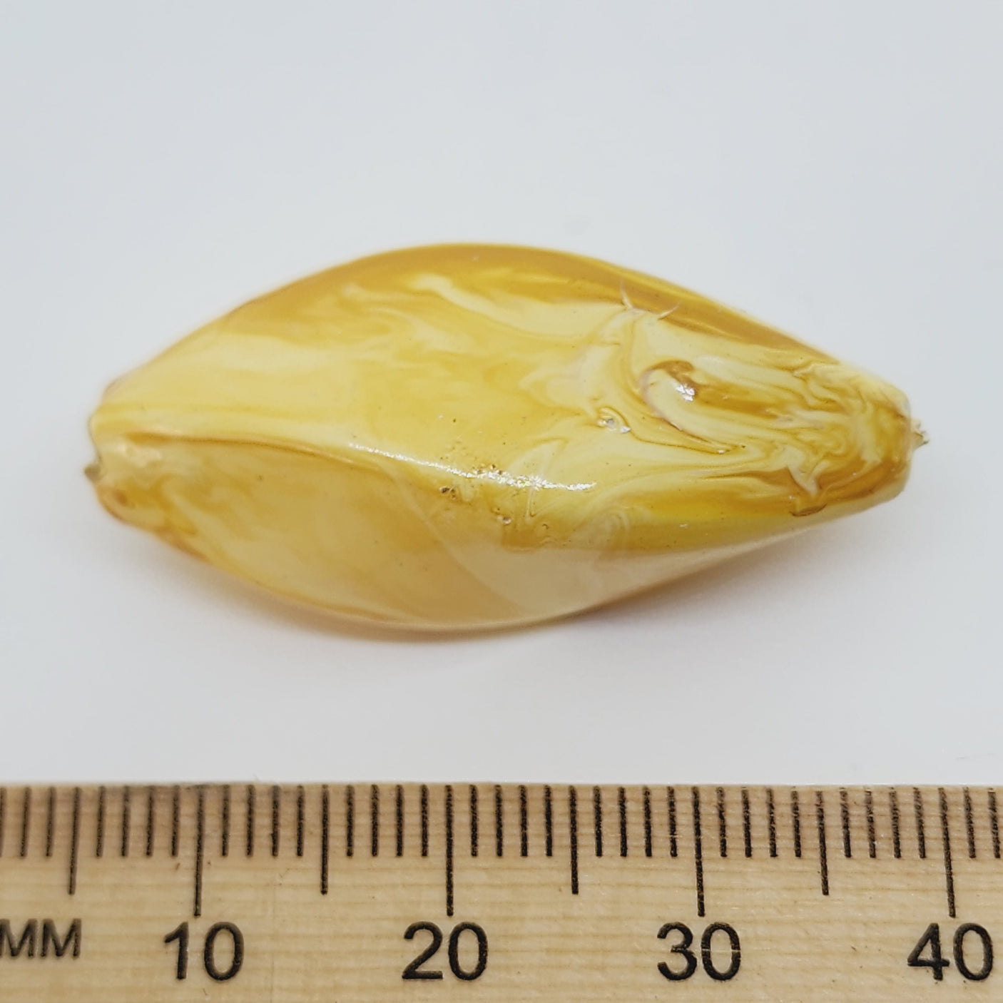 34x17mm Twist (10) - Cream - Vintage Wood Veneer Marbled Effect Beads