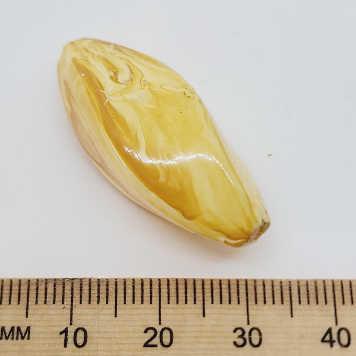 34x17mm Twist (10) - Cream - Vintage Wood Veneer Marbled Effect Beads