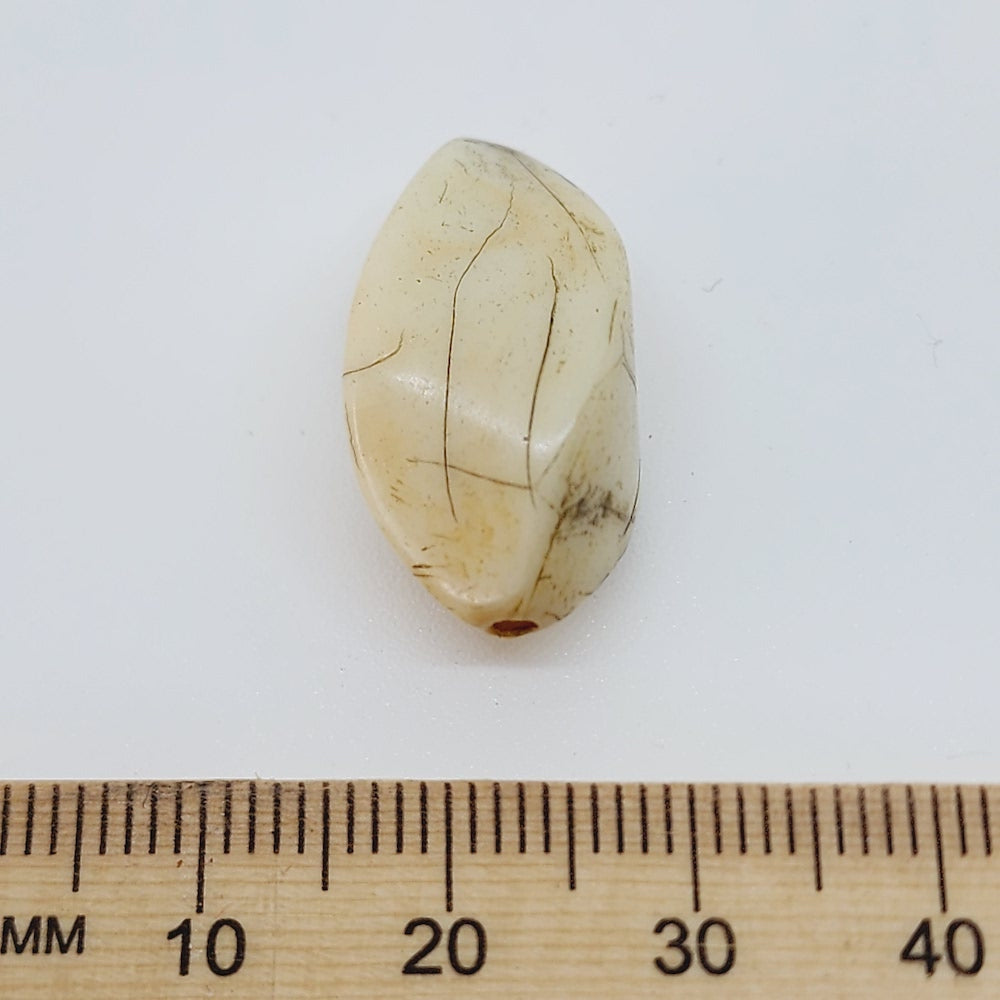 23x13~15mm Twisted Oval (25) - Antique Bone Look Vintage Beads