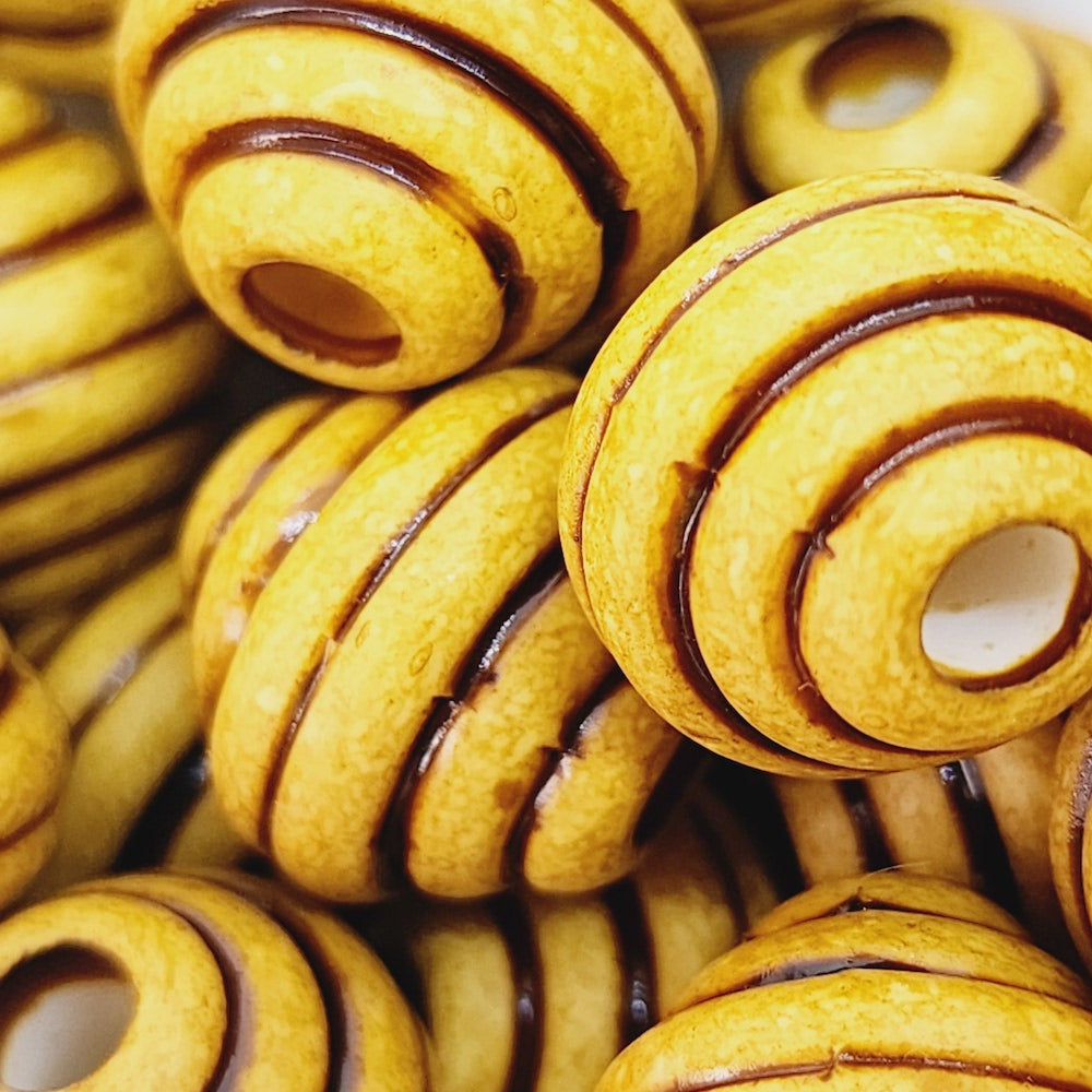 15x16mm Beehive (10) - Cream - Vintage Lucite Beads