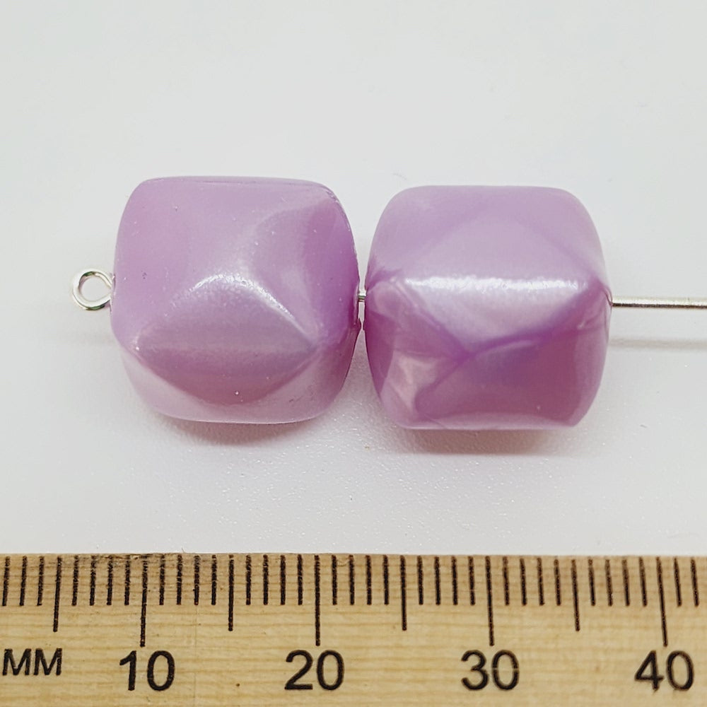 15mm Square Pillow (25) - Light Purple Pearlised - Vintage Lucite Beads