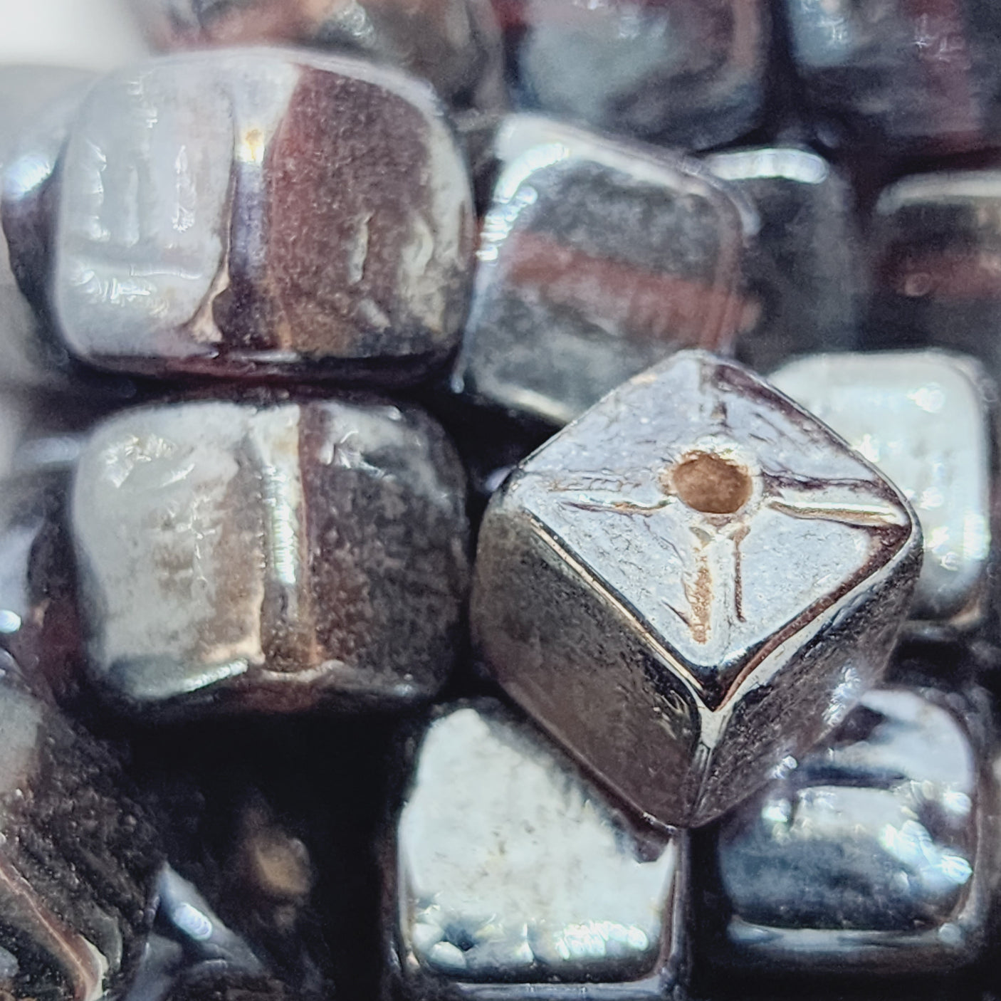 9mm Cube (25) - Transparent Deep Purple w. Gunmetal Lustre - Indian Glass Vintage Beads