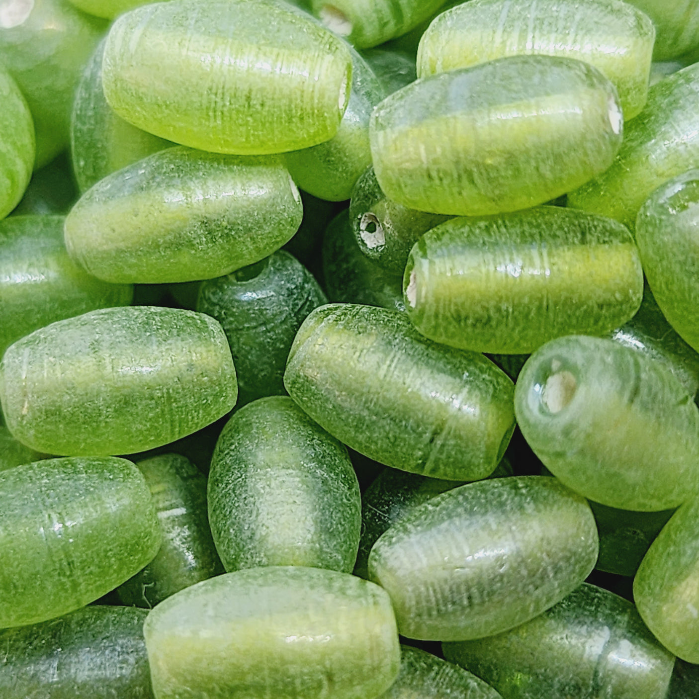 10x6mm Oval (50) - Transparent Green Lustre - Indian Glass Vintage Beads