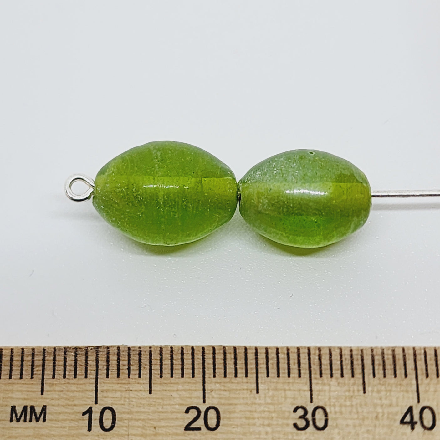 12x9mm Oval (25) - Transparent Green Lustre - Indian Glass Vintage Beads