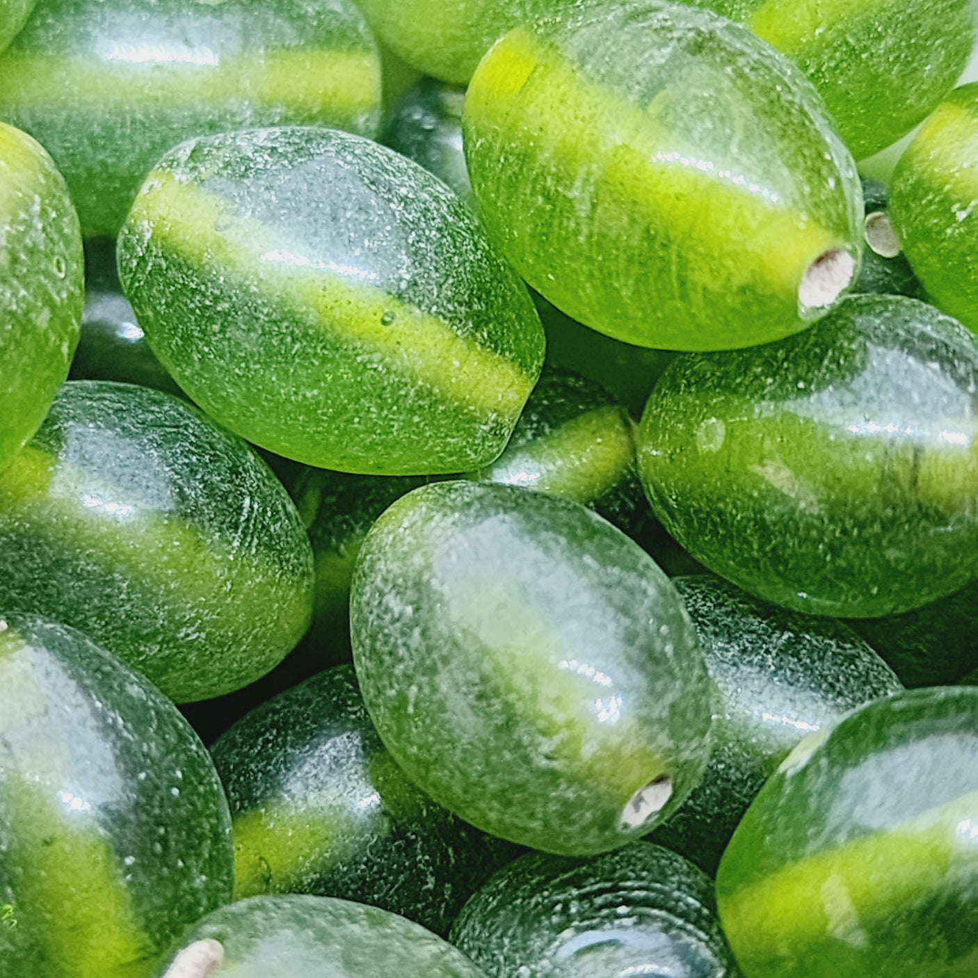 12x9mm Oval (25) - Transparent Green Lustre - Indian Glass Vintage Beads