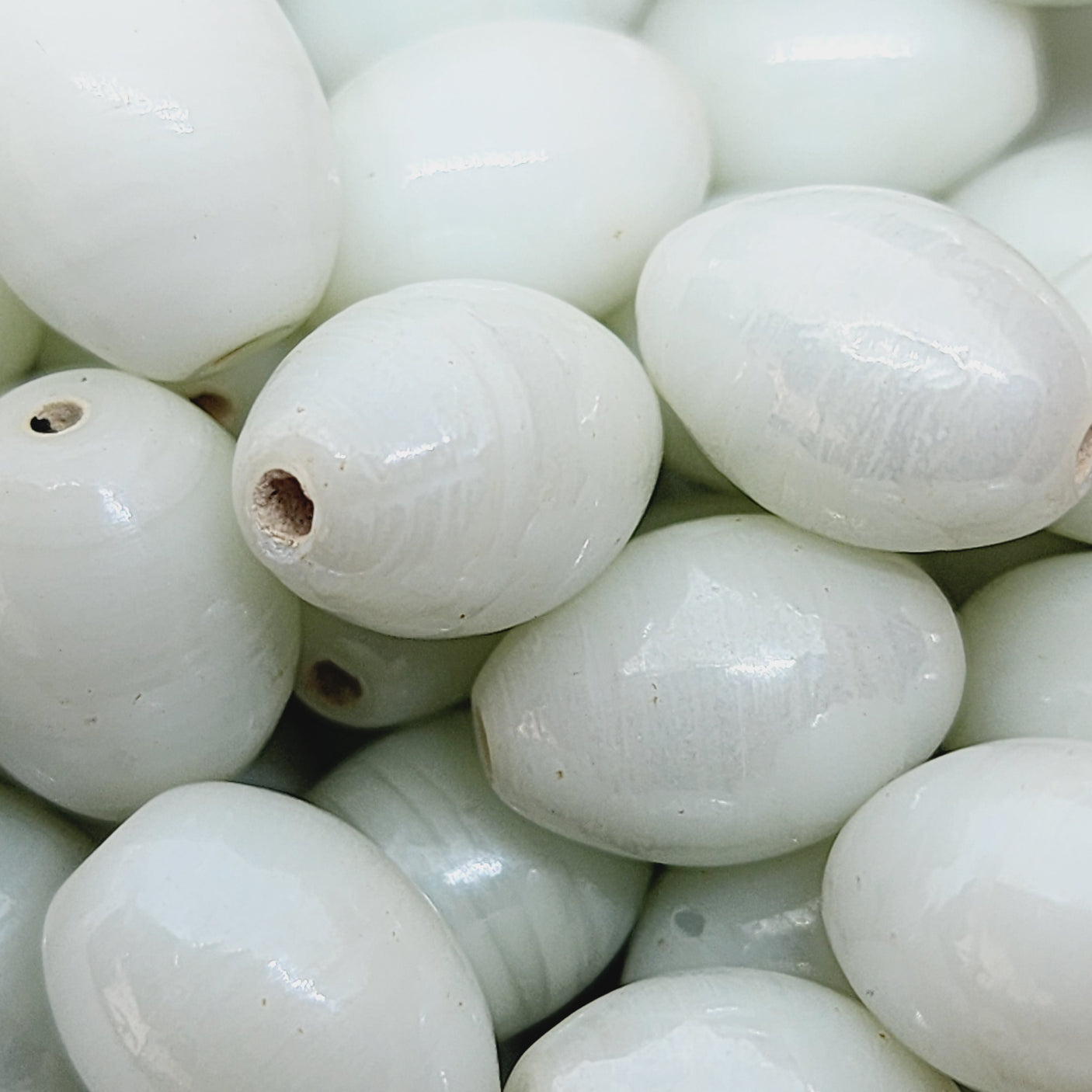 12x9mm Oval (25) - Opaque White Lustre - Indian Glass Vintage Beads