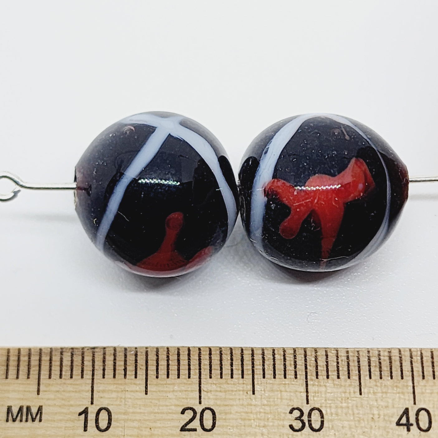 15mm Round (5) - Black w. Red Bird & White Star - Glass Vintage Replica Trade Beads