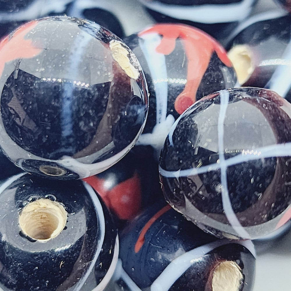 15mm Round (5) - Black w. Red Bird & White Star - Glass Vintage Replica Trade Beads