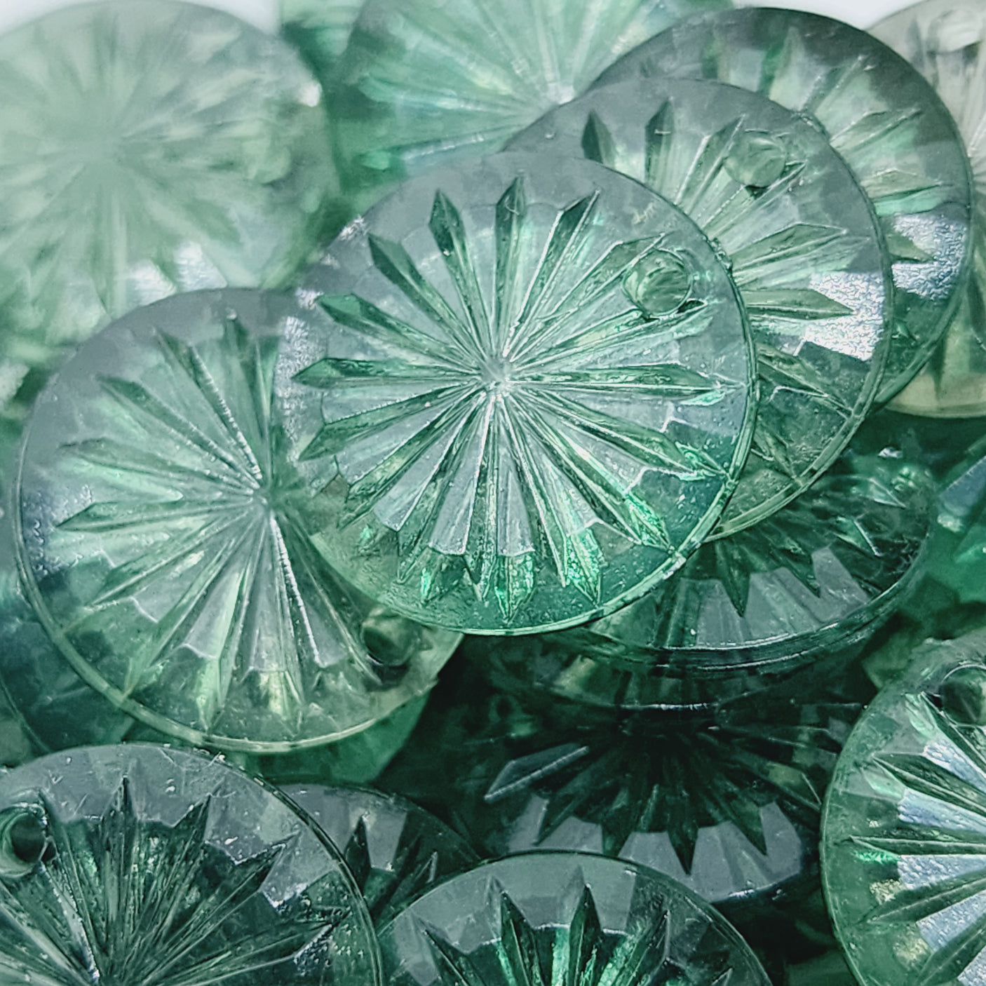 16x4mm Disc Pendant (25) - Transparent Green - Vintage Acrylic Beads