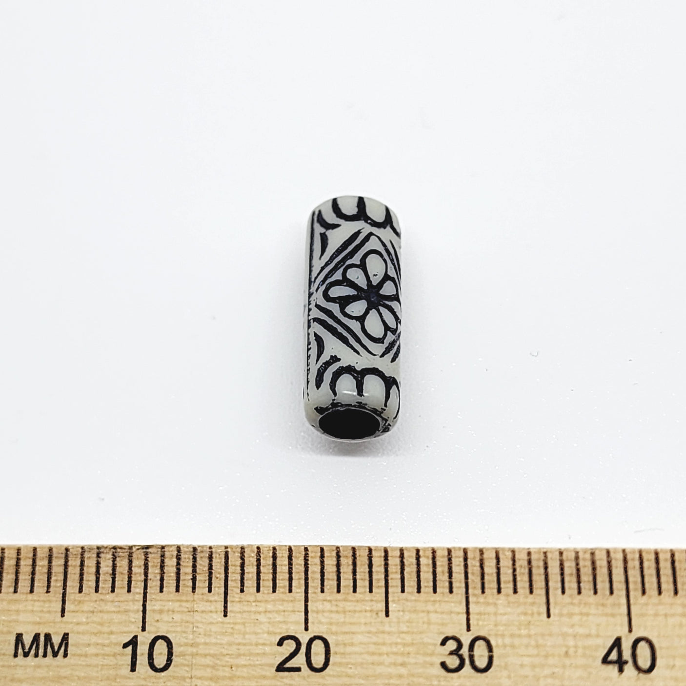 17x6.5mm Tube (10) - White w. Black - South Western Style Vintage Beads