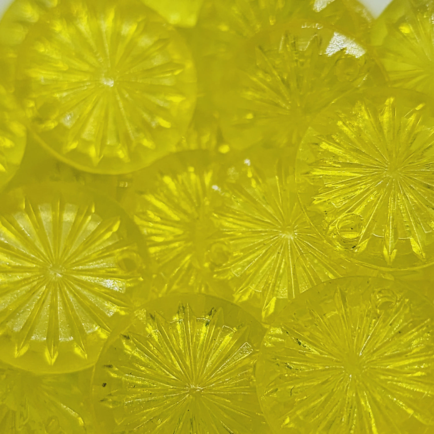 16x4mm Disc Pendant (25) - Transparent Yellow - Vintage Acrylic Beads