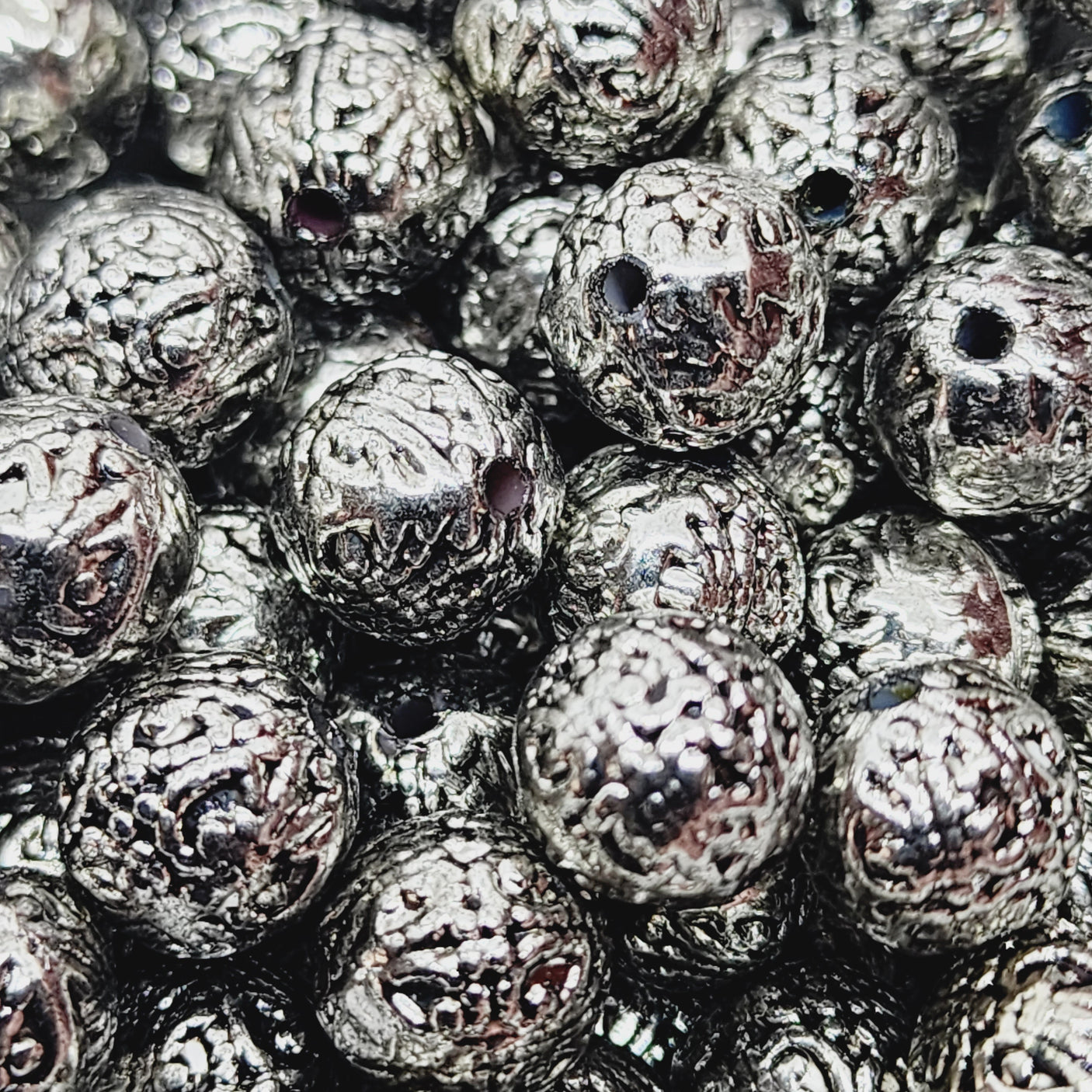 9mm Round (25) - Antique Silver - Vintage Metalised Beads